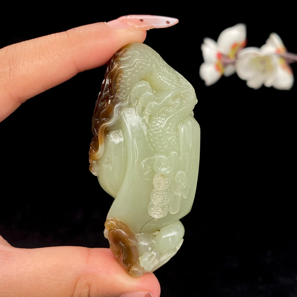 秒杀和田玉青白玉带糖【龙守元宝】手把件（77.8g）