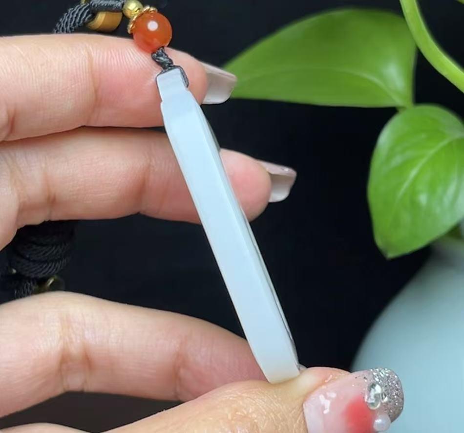 和田羊脂玉仿古龙牌（26.8g）