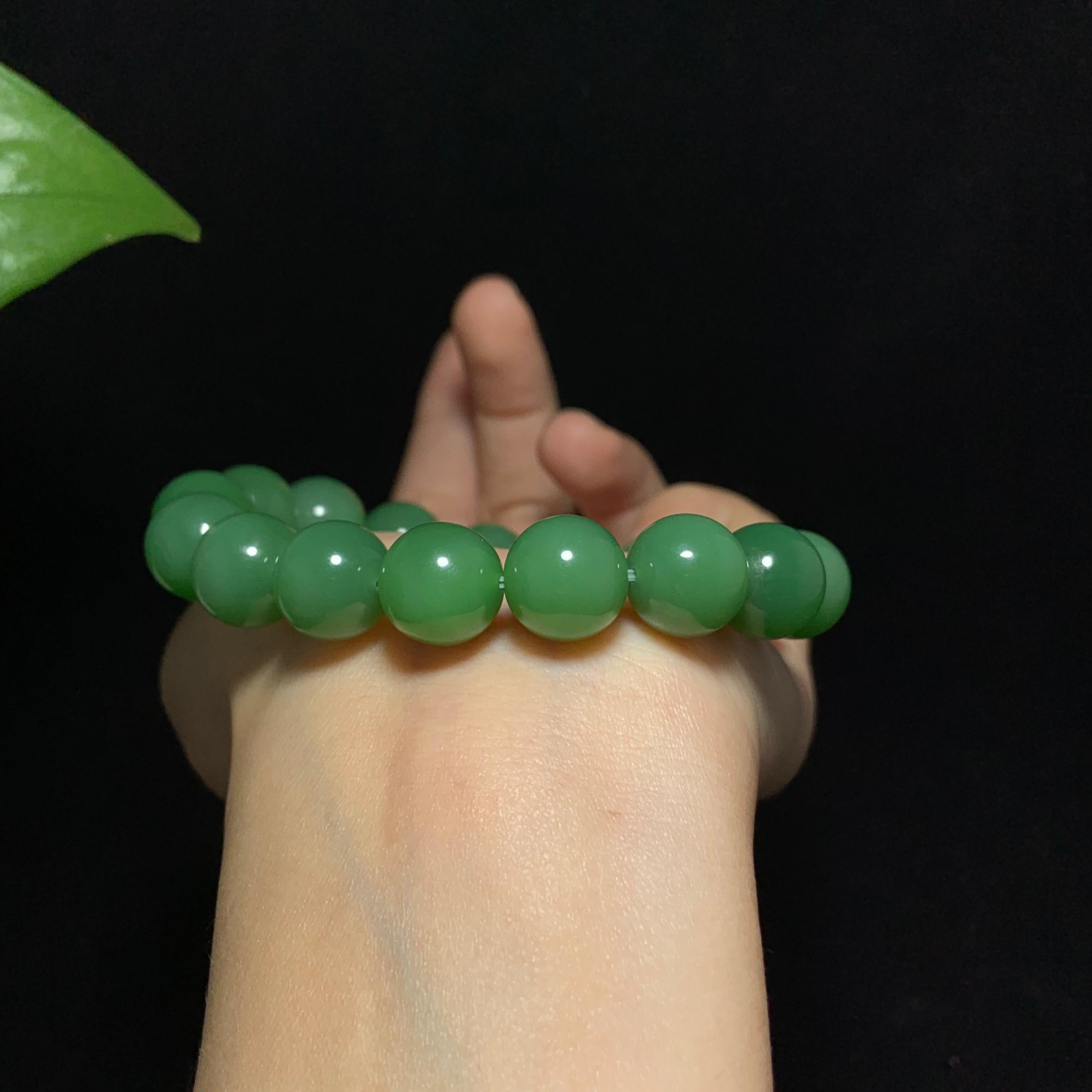 收藏级碧玉粉绿圆珠手串（48.0g）
