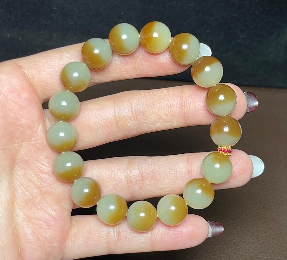 新疆和田玉且末元宝糖圆珠手串（42.6g）