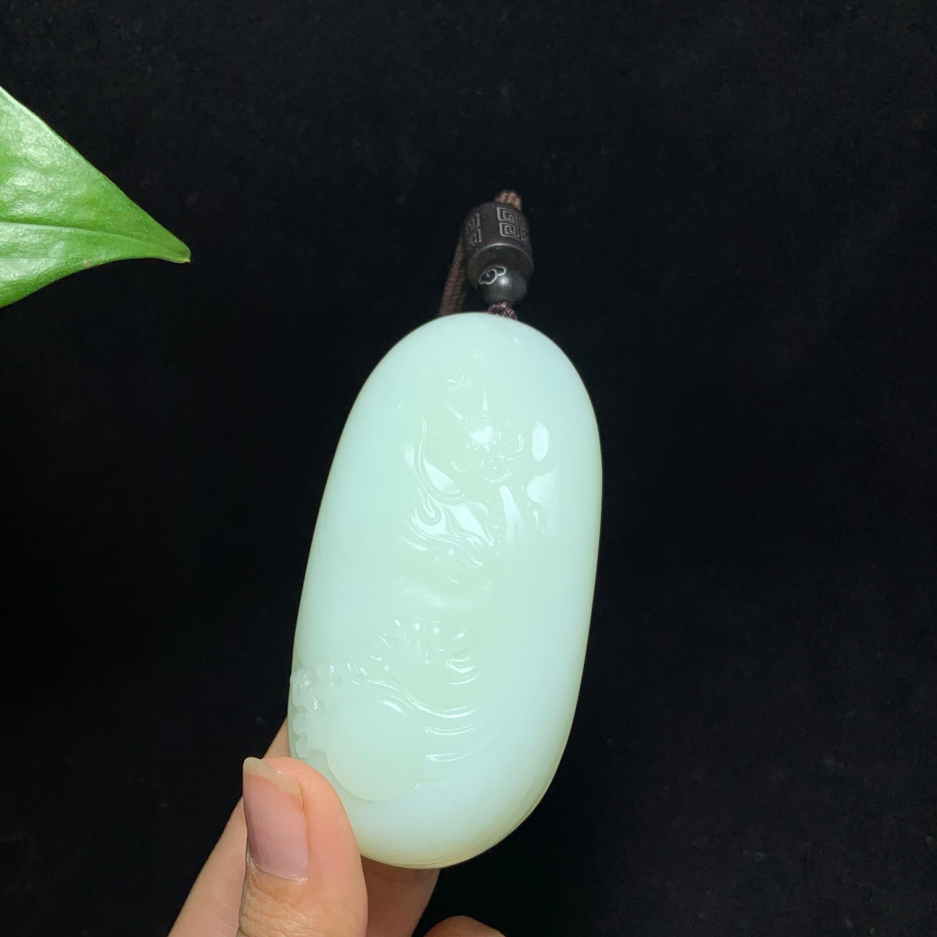 收藏级和田山料羊脂白玉生肖龙手把件（134.5g）