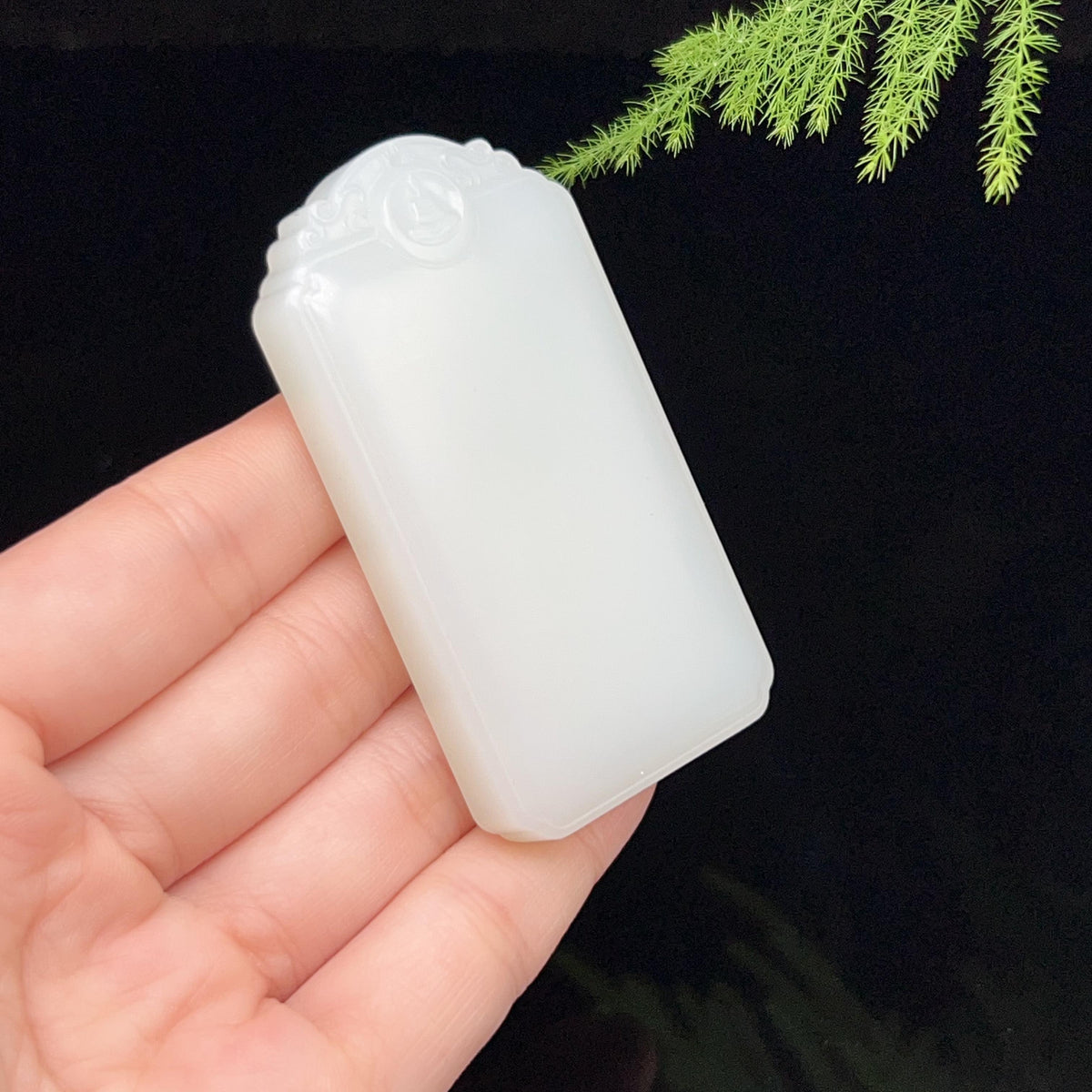 和田玉羊脂白玉无事牌（63.3g）