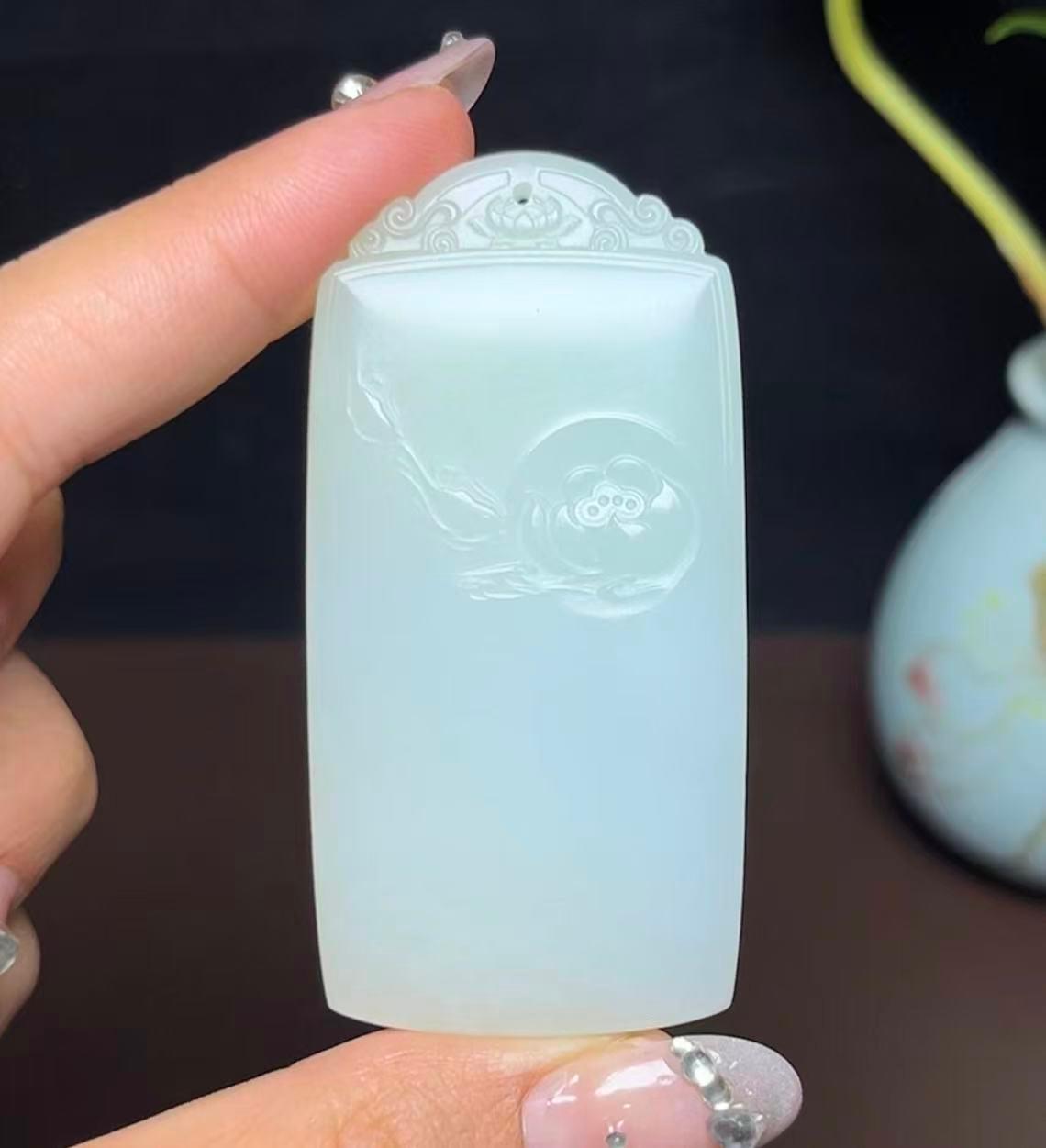 新疆和田玉且末料羊脂玉年年有余平安无事牌（47.8g）