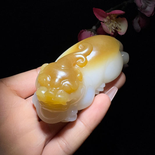 和田玉糖白手把件貔貅（165.4g）
