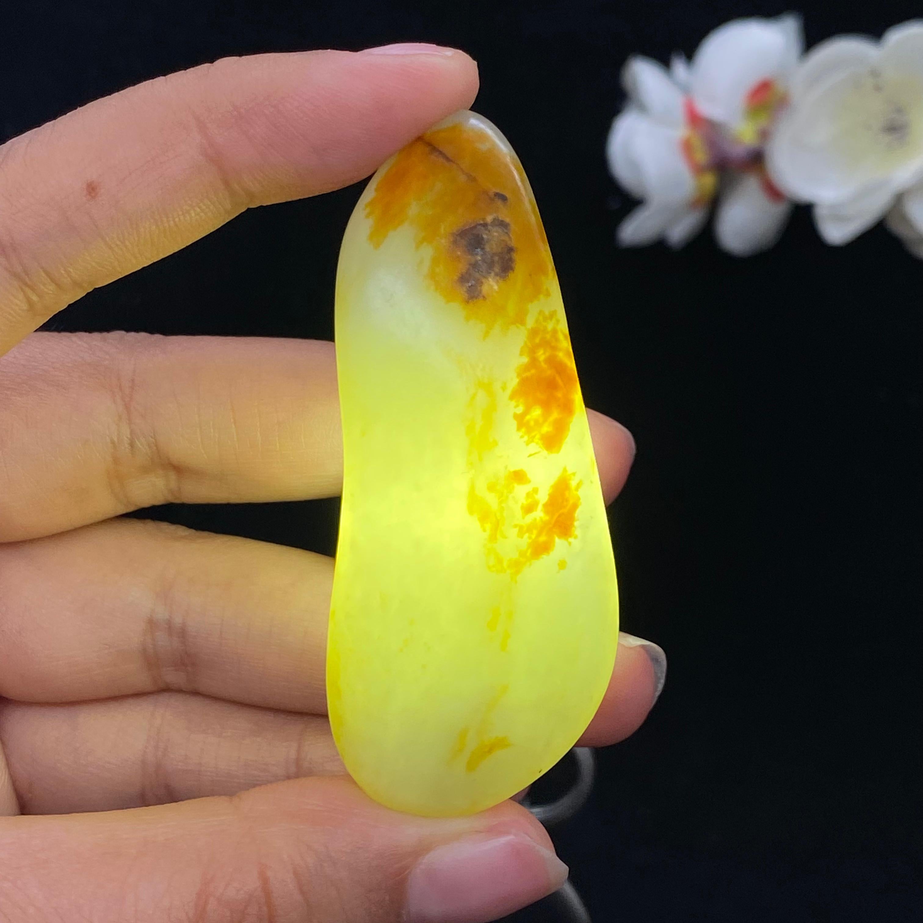 和田玉聚黄皮籽料挂件（37.8g）