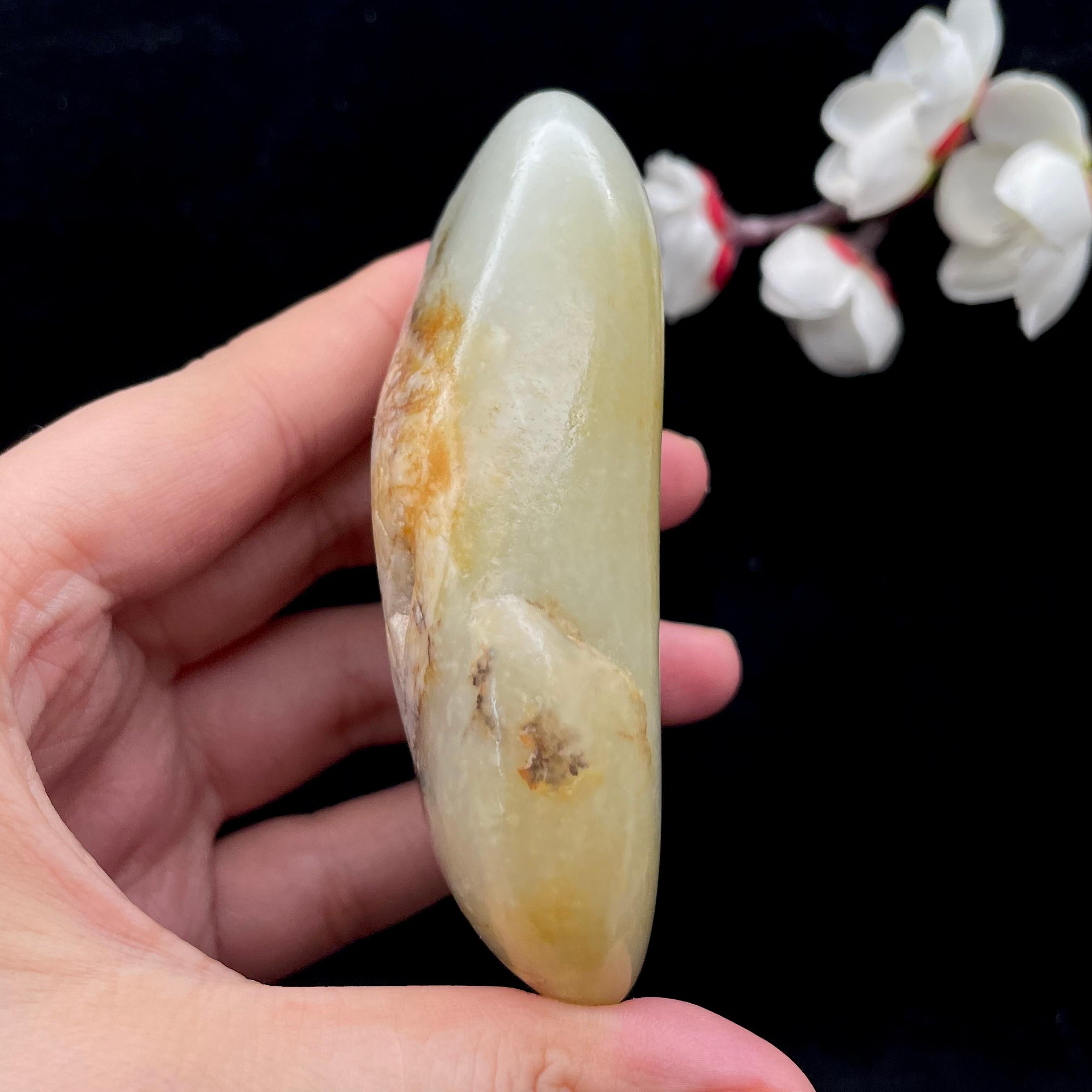 和田玉洒金皮籽料手把件（194.2g）