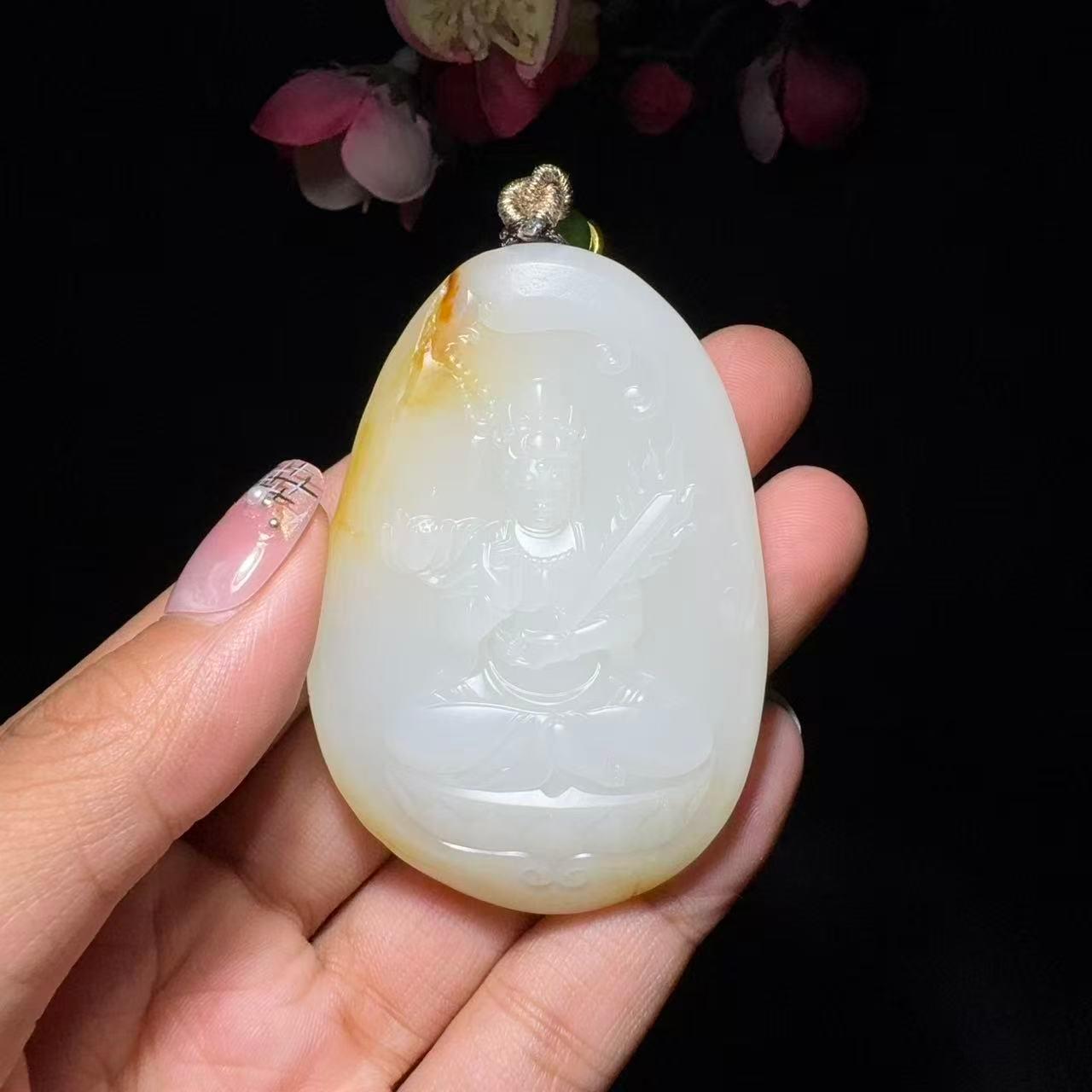 和田玉籽料大势至菩萨（54.5g）