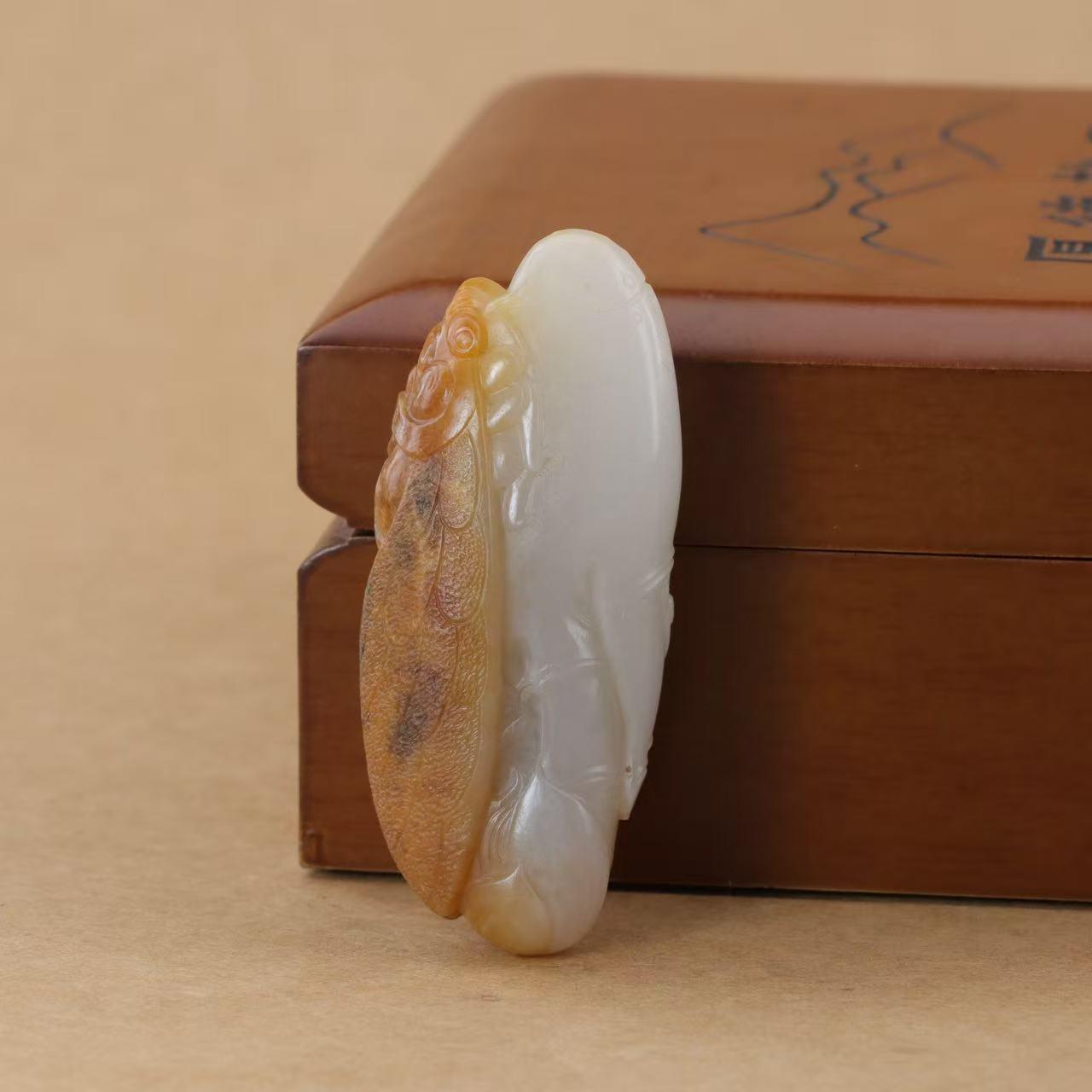 和田玉黄沁籽料金蝉吊坠（44.5g）