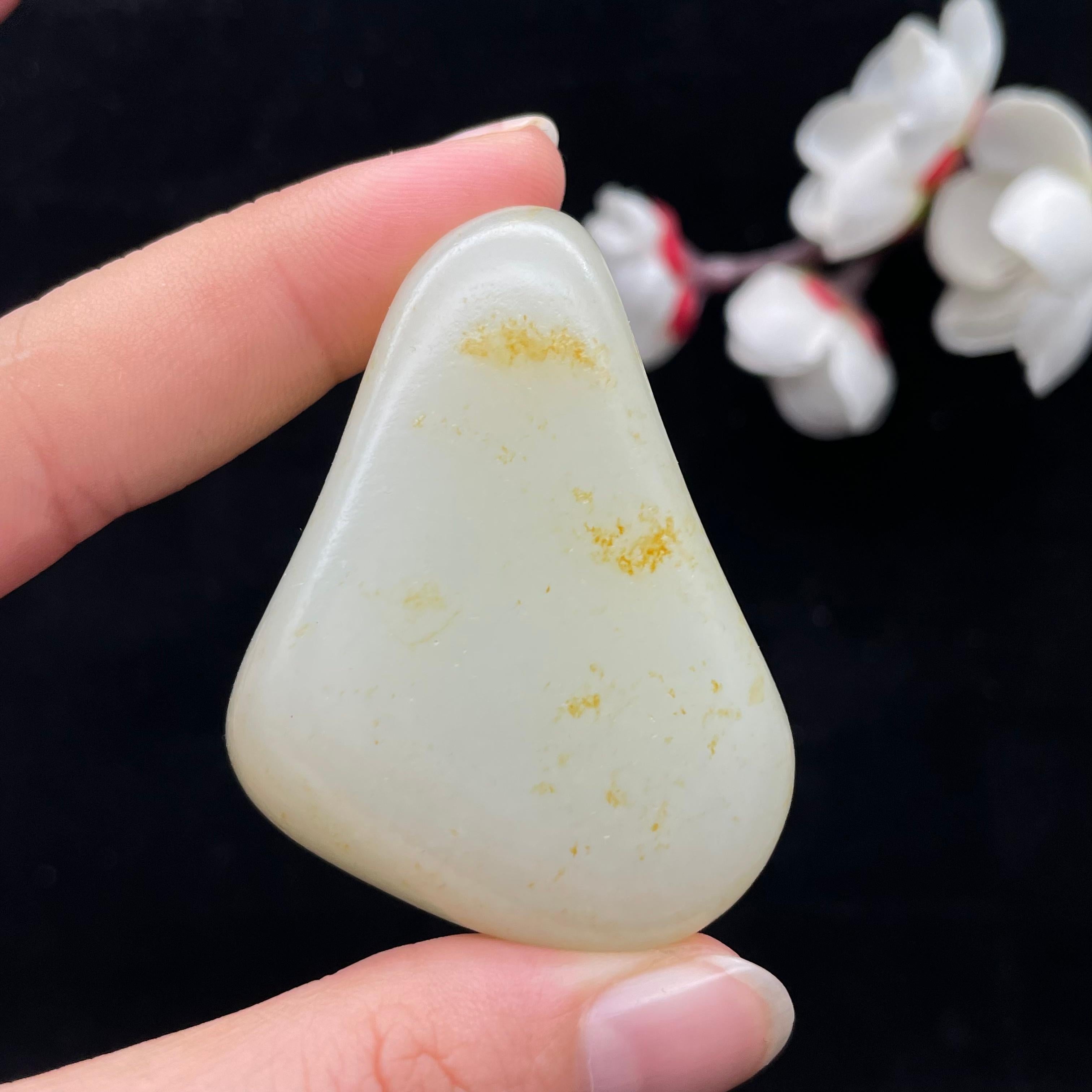 和田玉洒红皮籽料（68.3g）