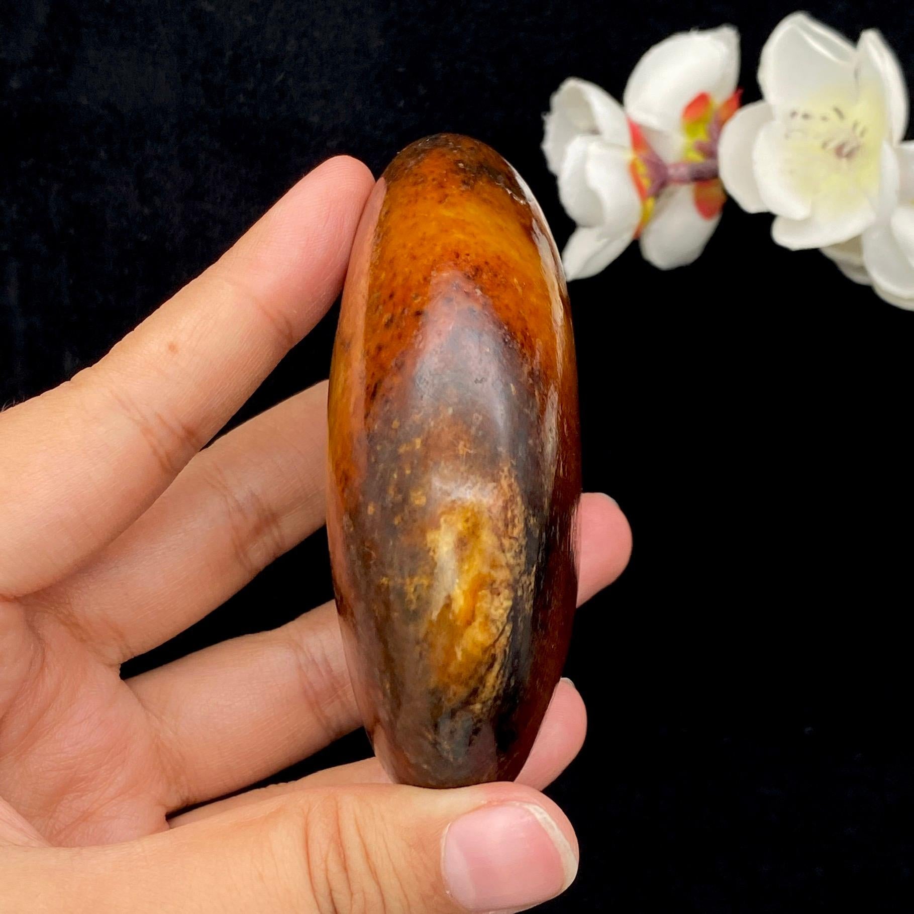 和田玉满红沁皮籽料原石（249.3g）