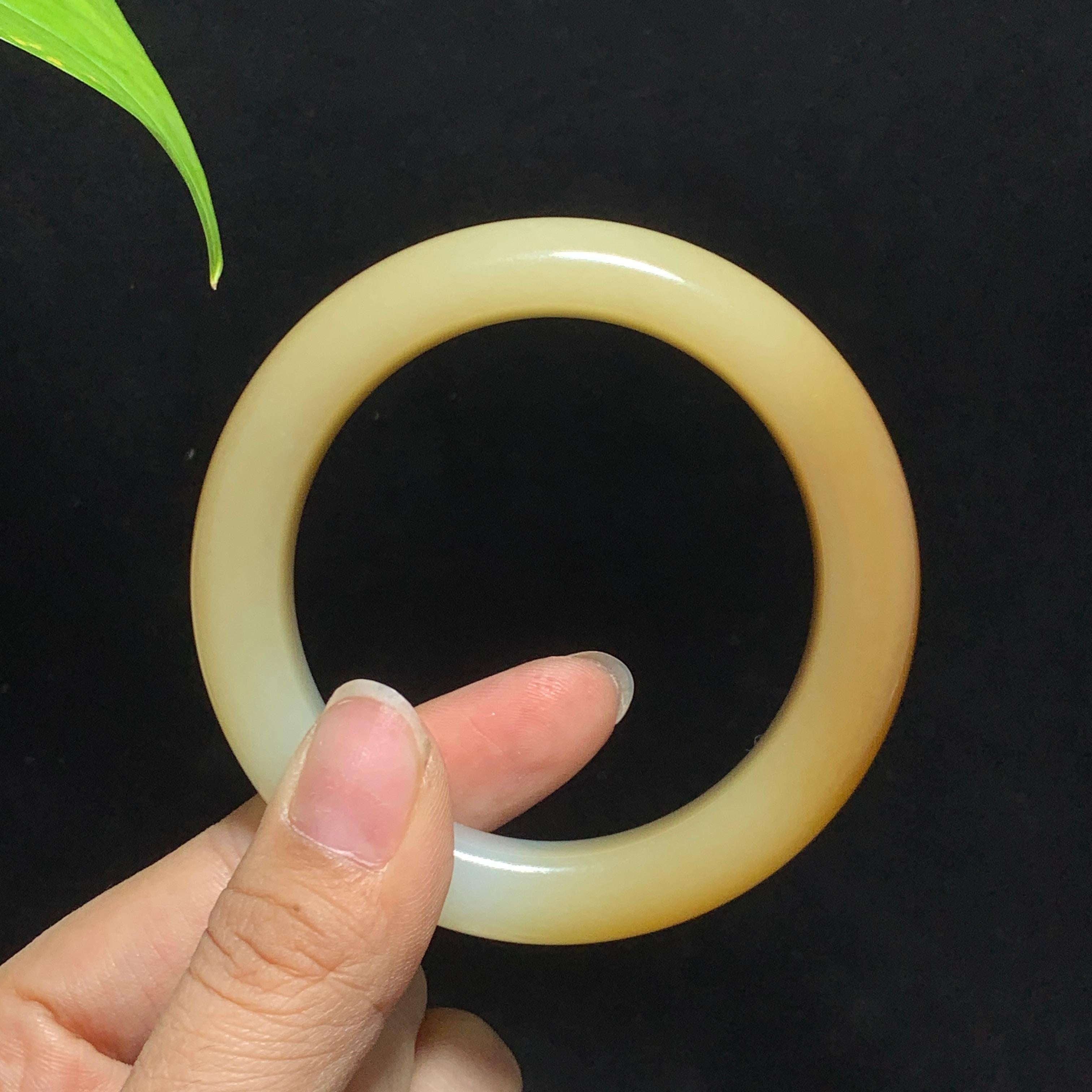 和田山料糖白玉手镯（72.3g）