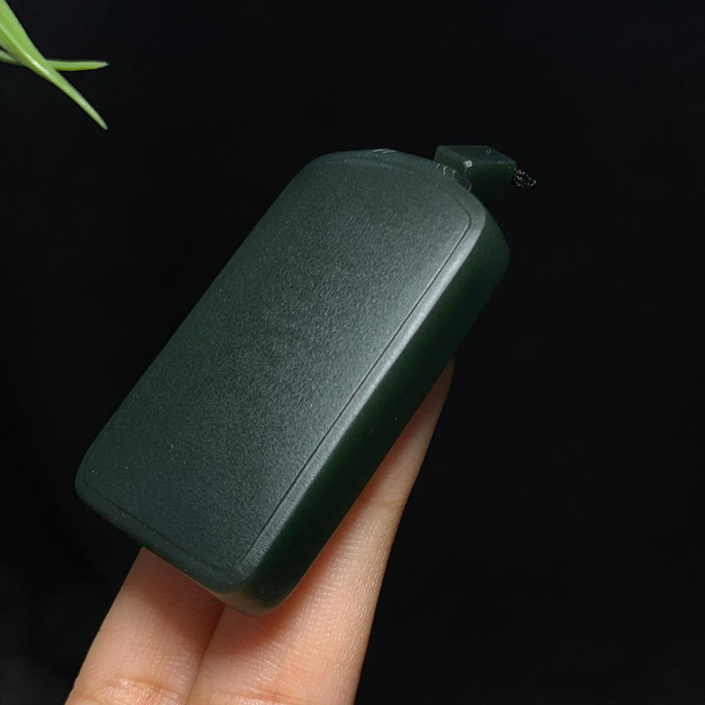 和田玉墨碧无事牌（48.2g）