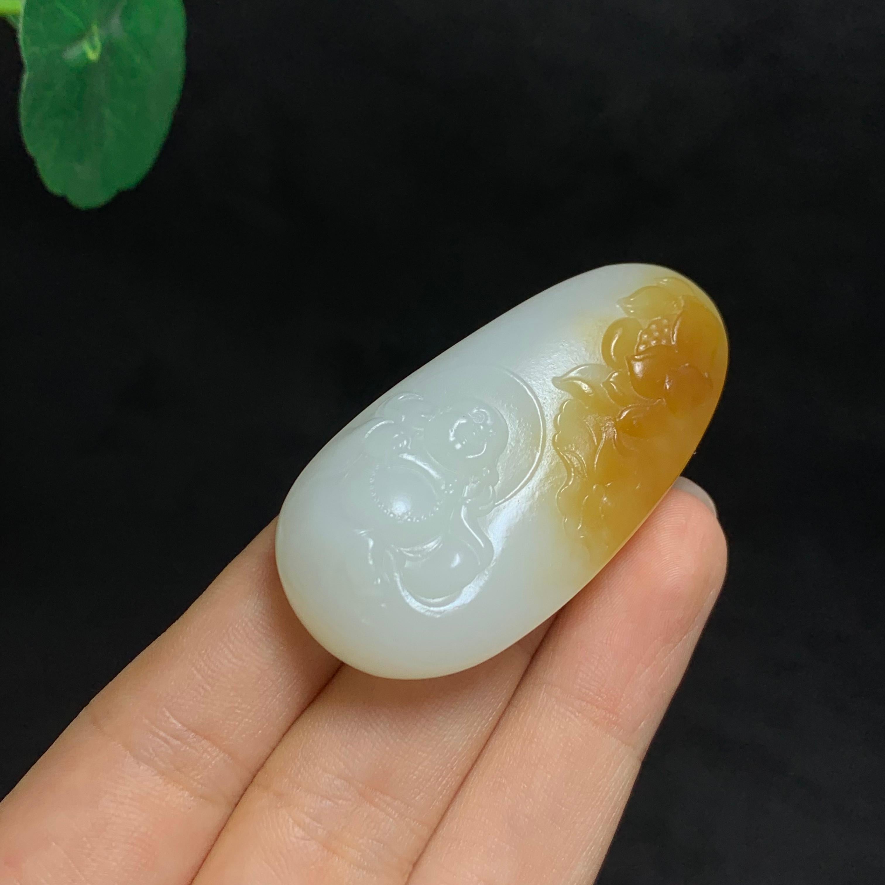 新疆且末金山糖白玉佛公（30.8g）