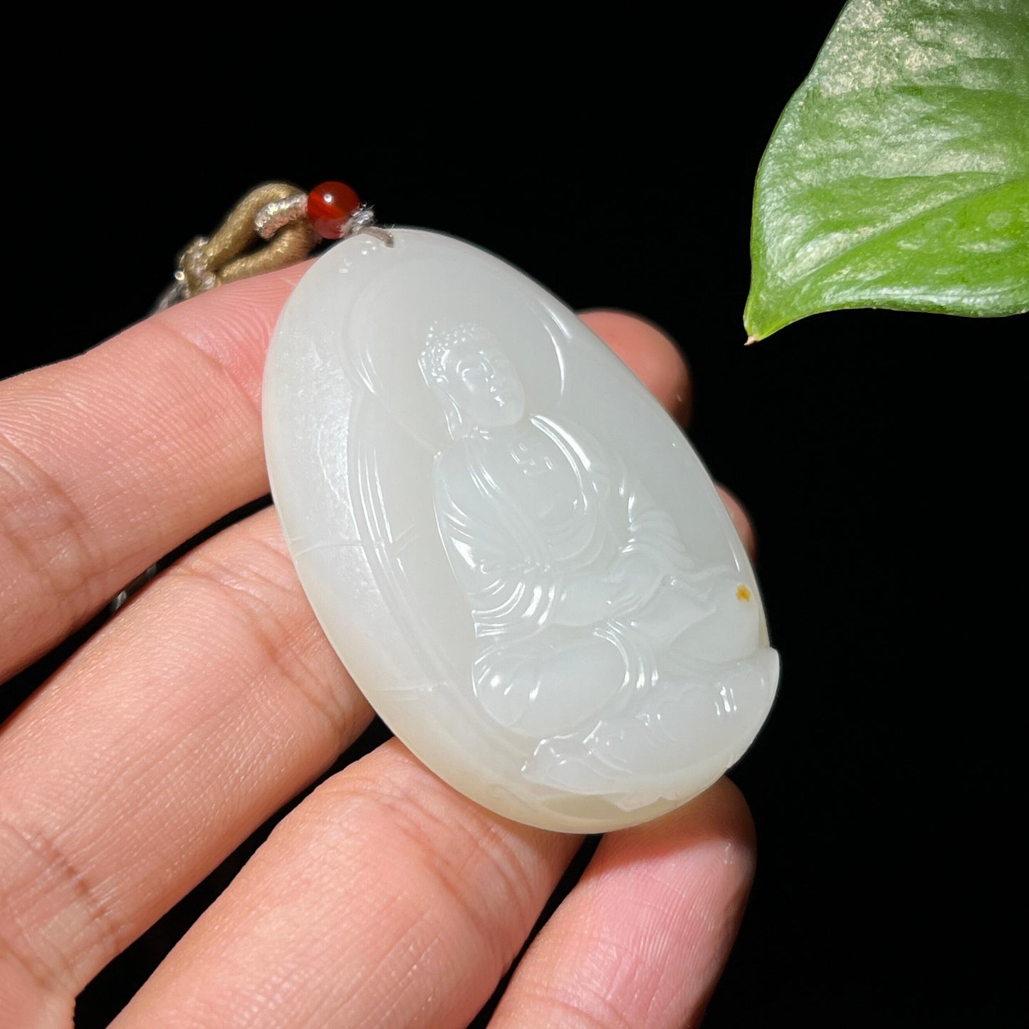 和田玉籽料淡淡的洒金皮大日如来牌（33.7g）