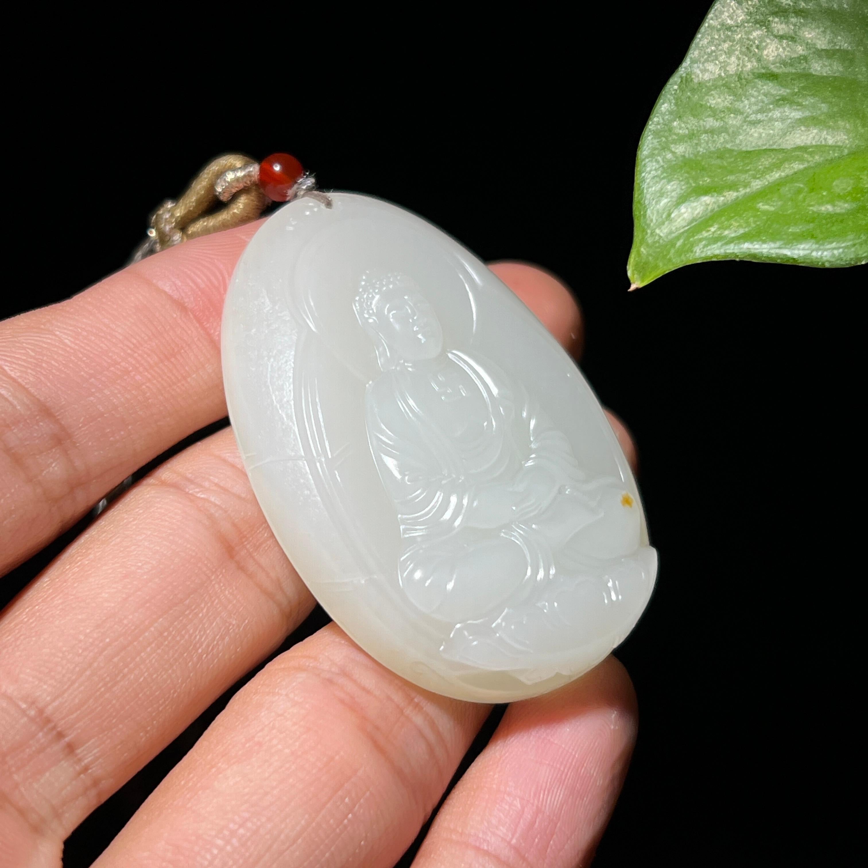 和田玉籽料淡淡的洒金皮大日如来牌（33.7g）