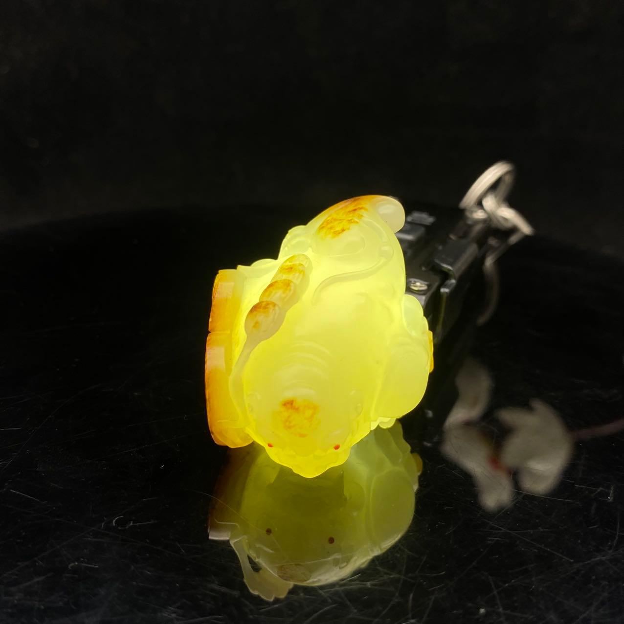 和田玉白玉籽料【三足金蟾】（35.2g） – 厚德载玉