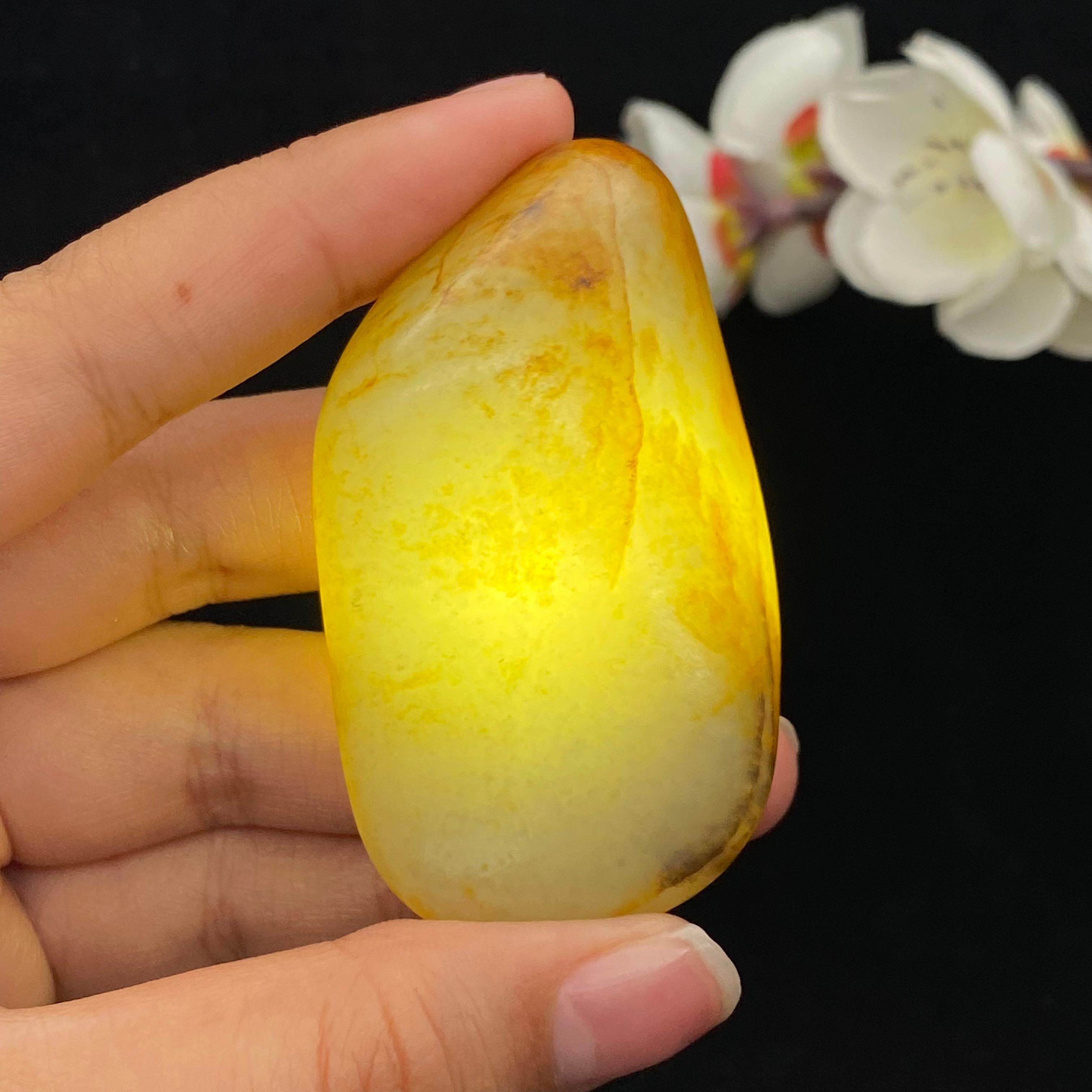 和田玉黄皮青花底籽料手把件（53.5g） – 厚德载玉