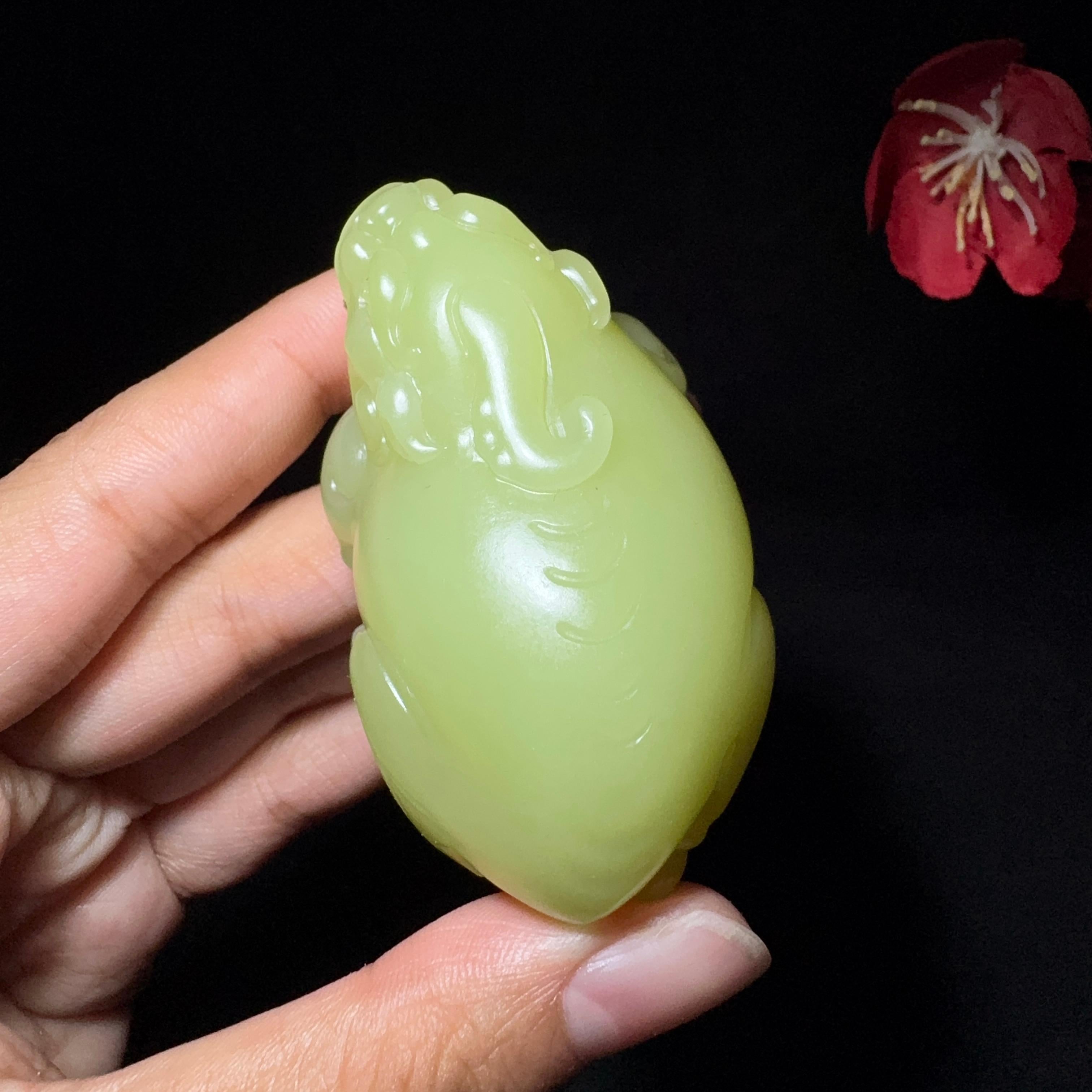 和田玉黄口手把件貔貅（97.9g）