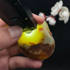 和田玉红皮籽料手把件（105.4g）