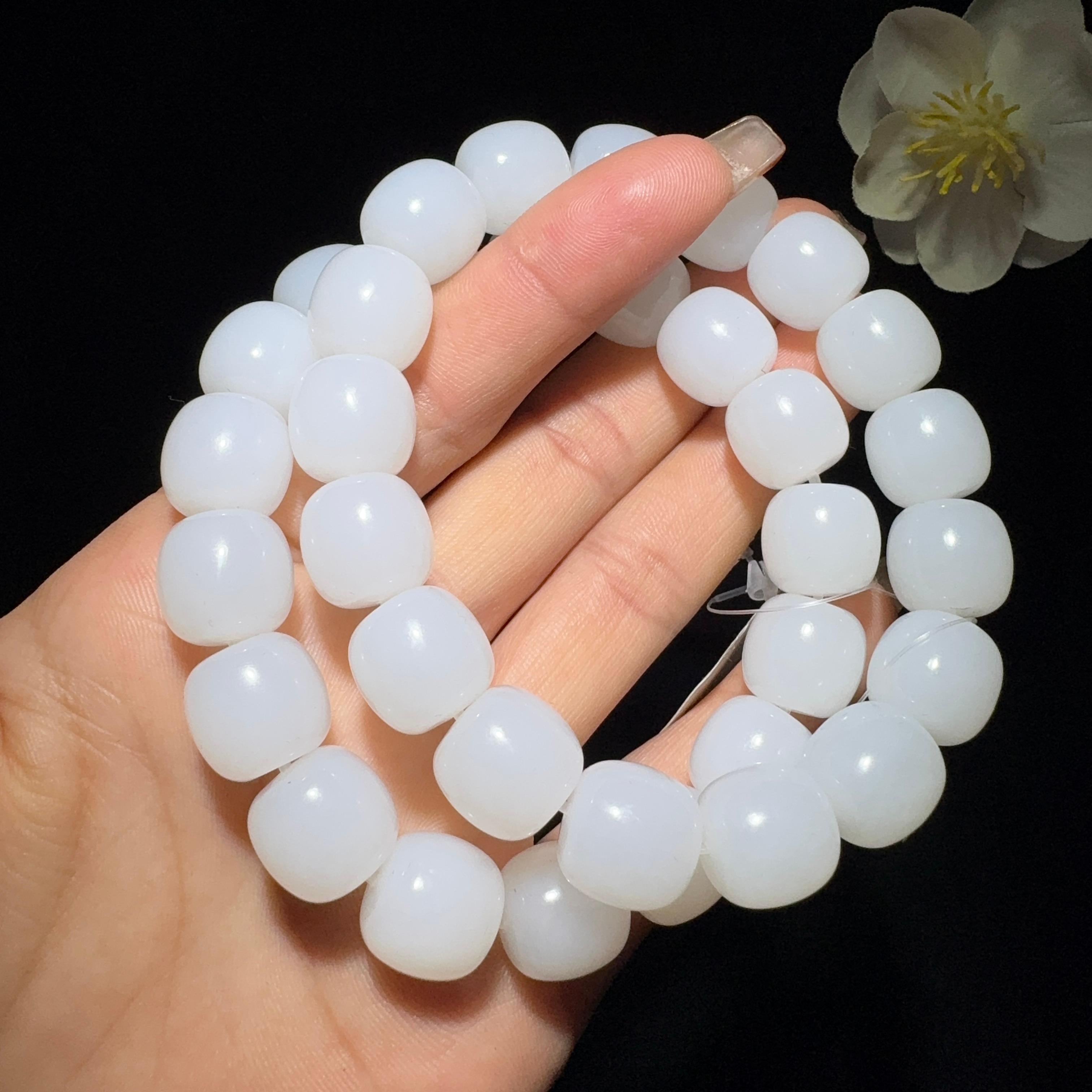 和田玉羊脂白玉老型珠手串（63.7g）