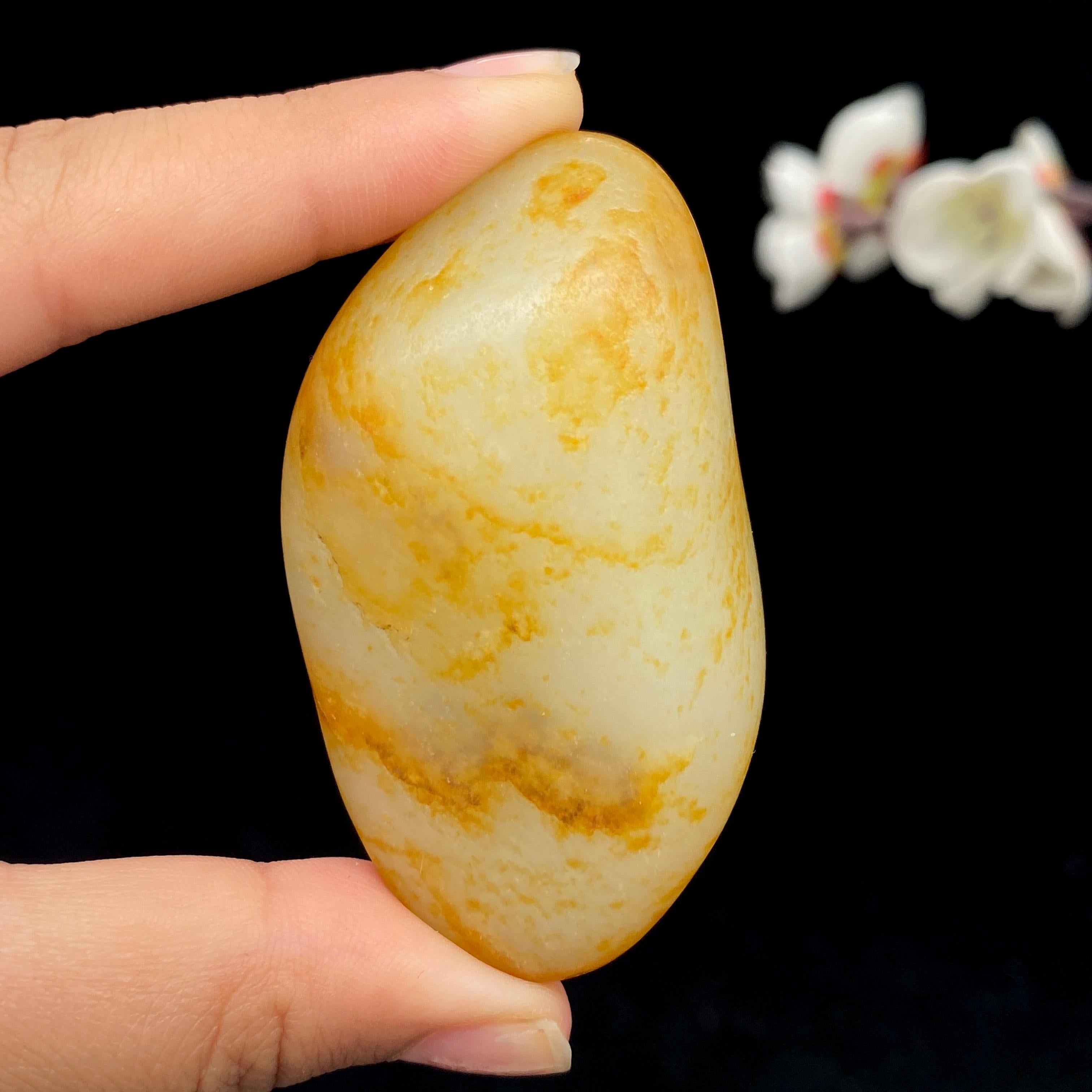 和田玉洒金皮籽料手把件（68.3g）