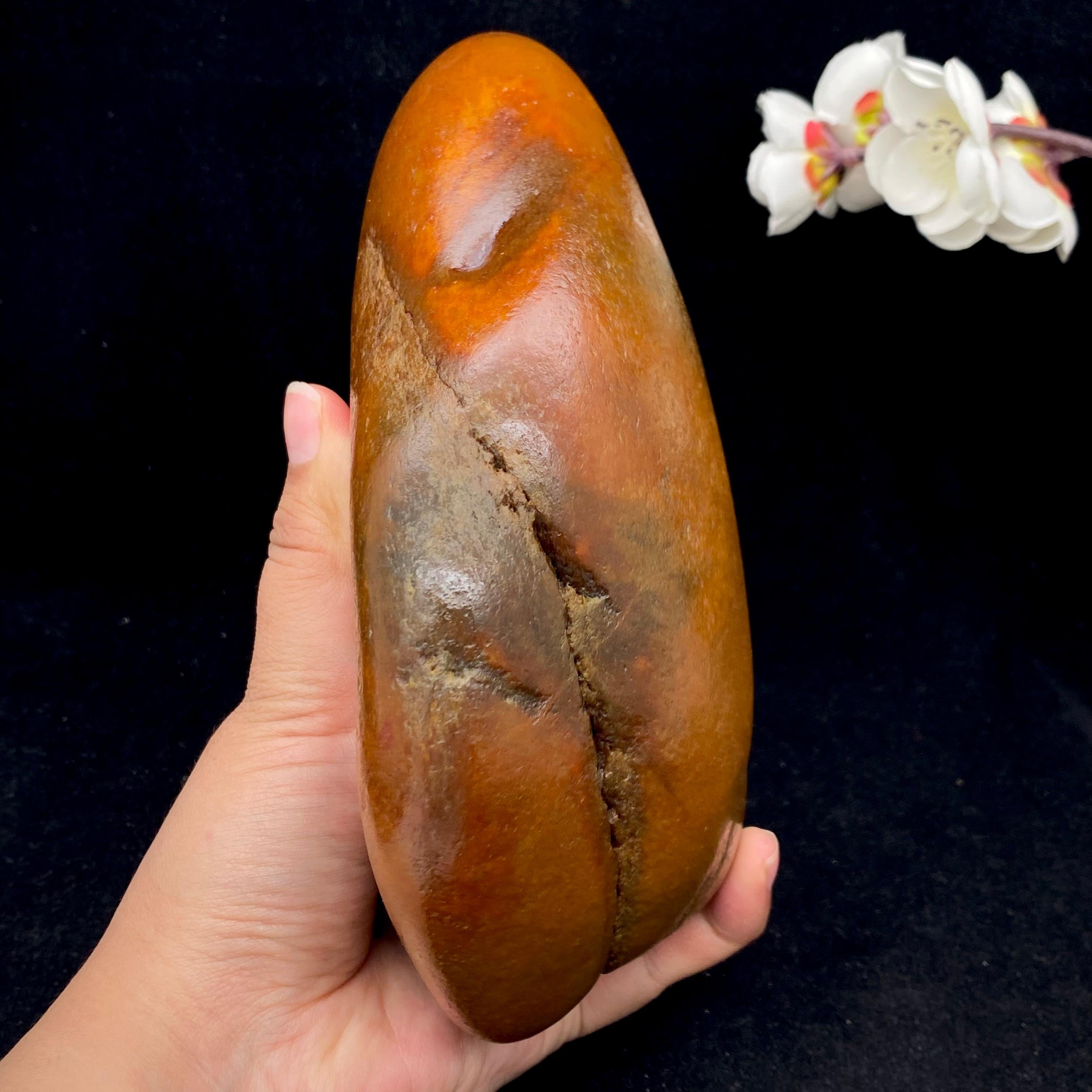 和田玉黄沁皮青花籽料（2710g）