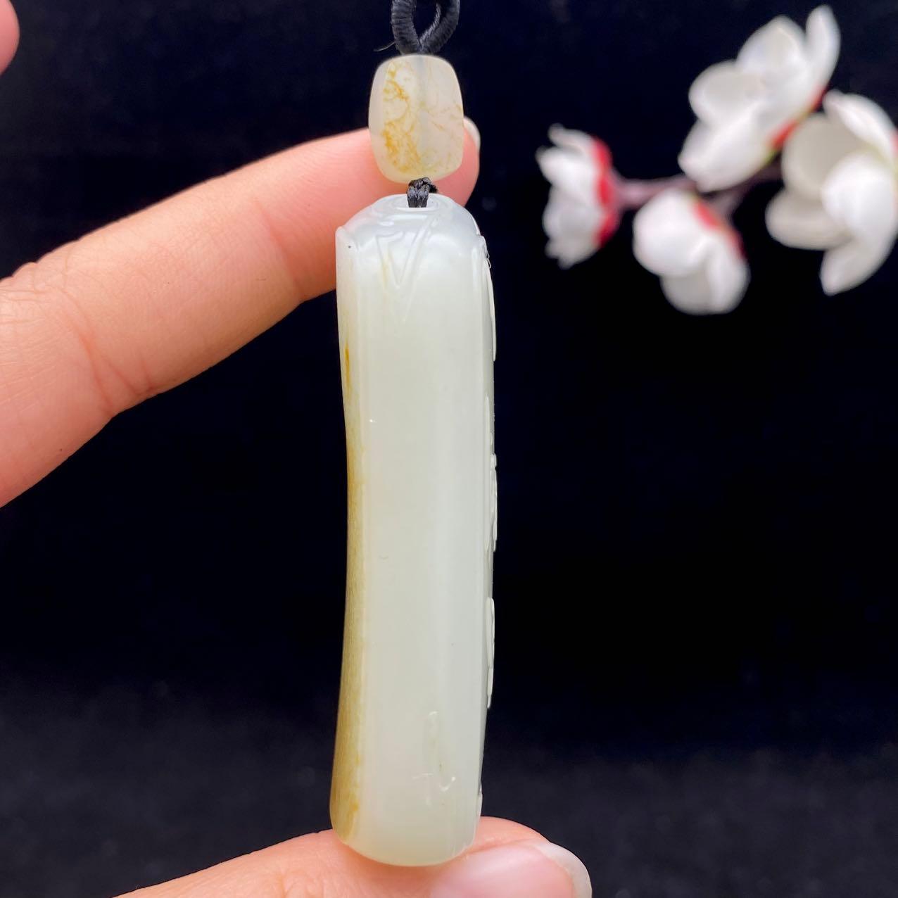 和田玉籽料【平安无事牌】（66.5g）