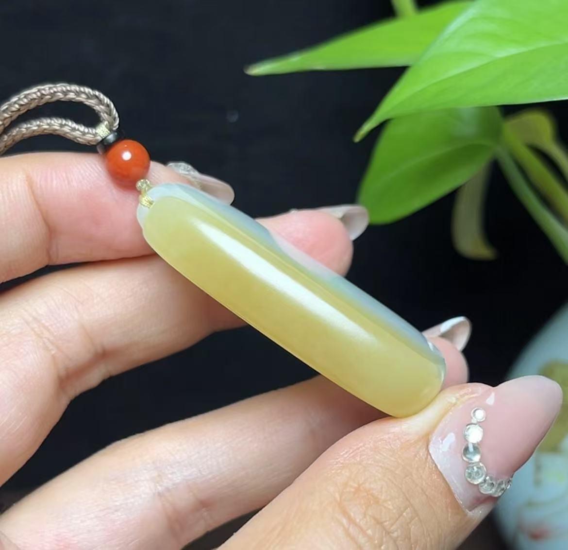 新疆和田玉且末糖羊脂玉平安无事牌（30.82g）