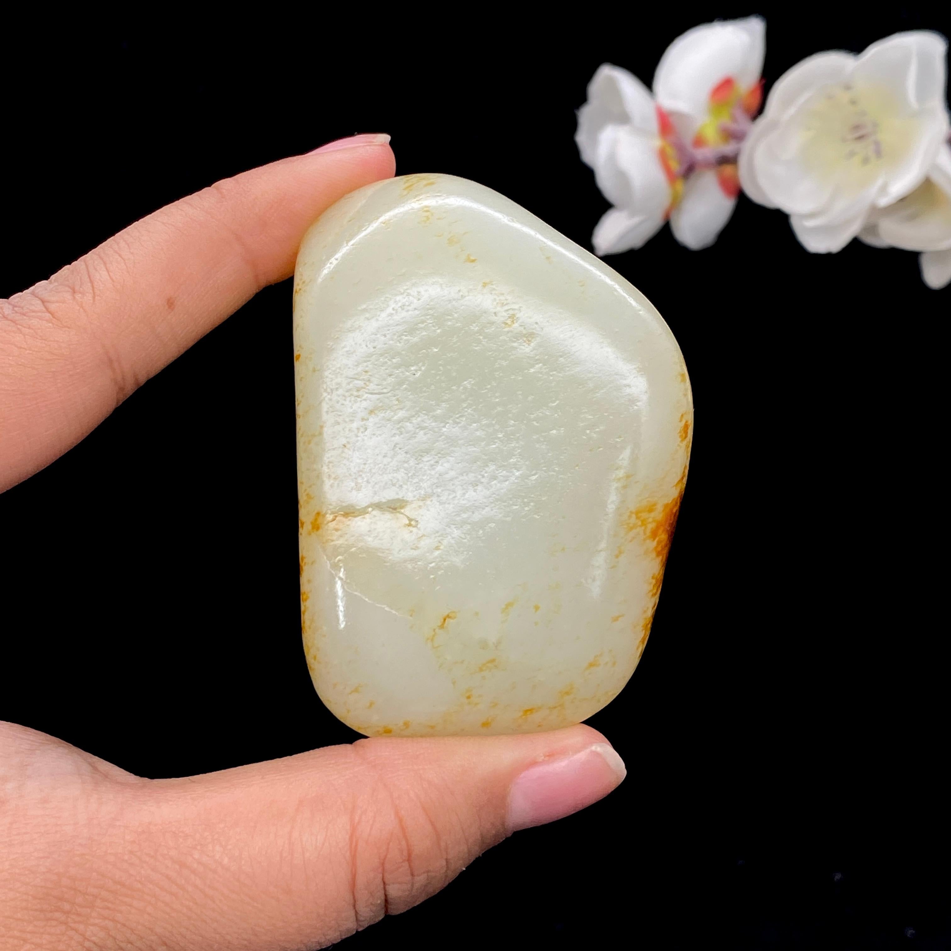 和田玉洒红皮籽料手把件（137.3g）