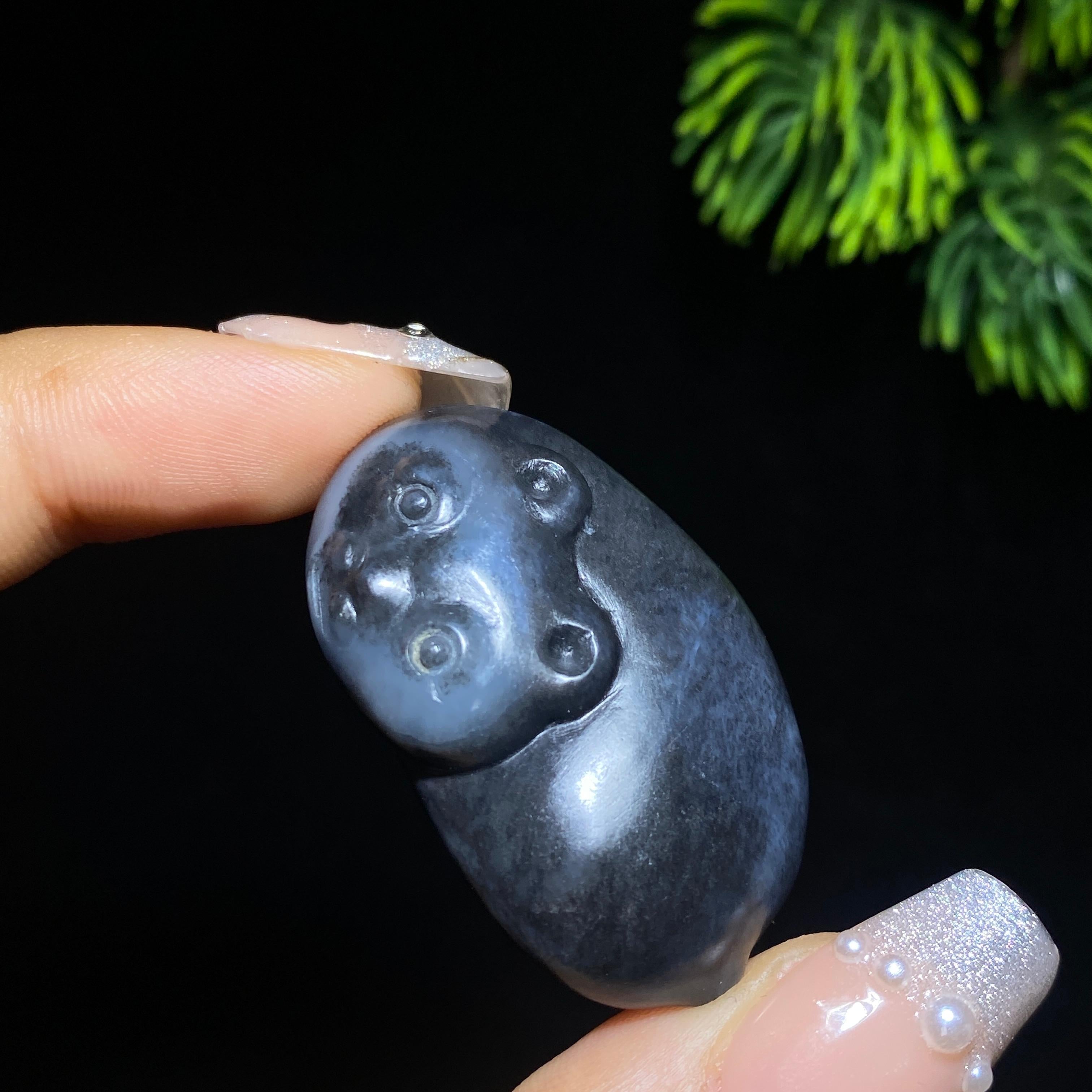 和田玉籽料青花猫挂件（18.6g）