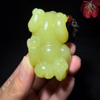 和田玉黄口料貔貅手把件（102.0g）
