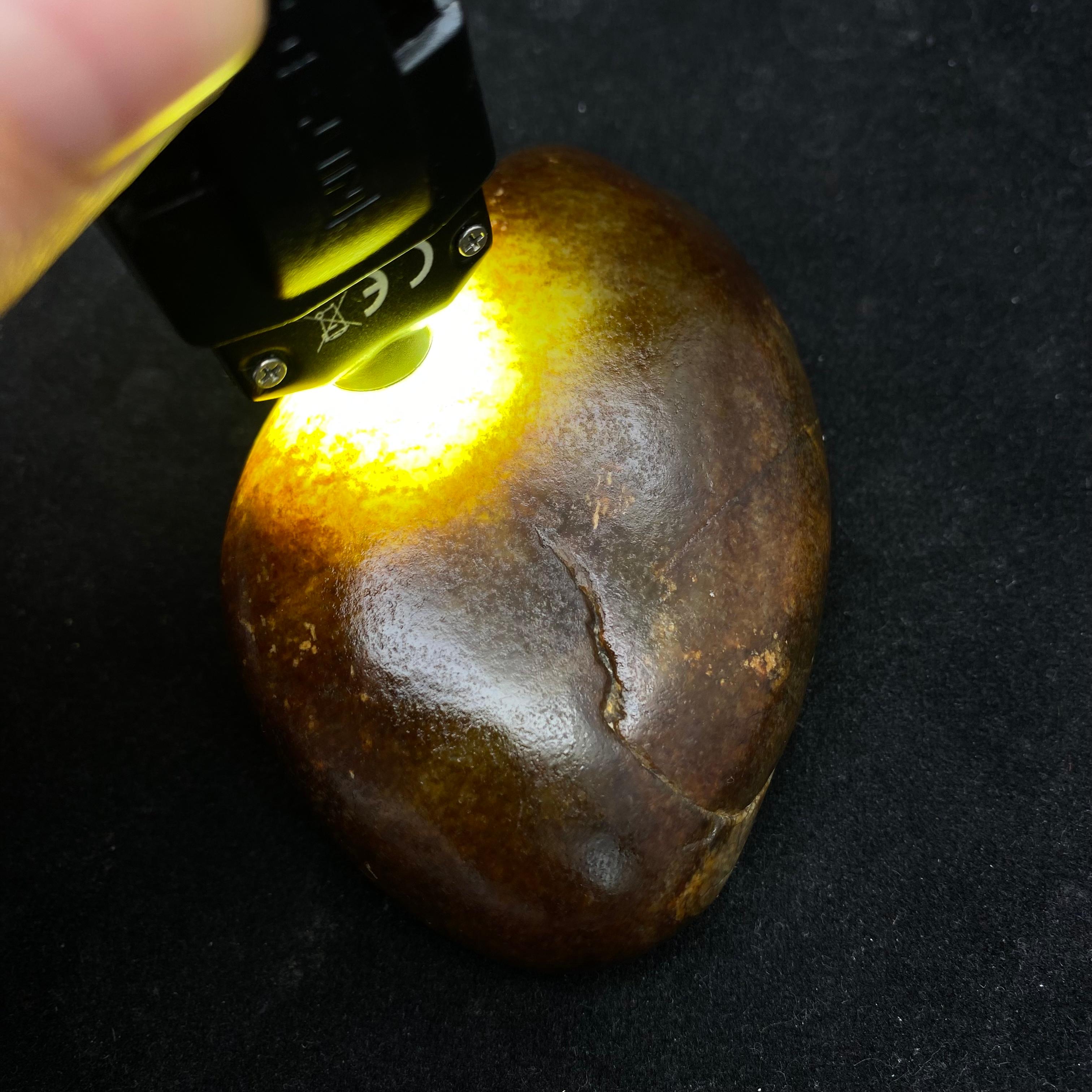 和田玉聚红皮籽料原石（258g）