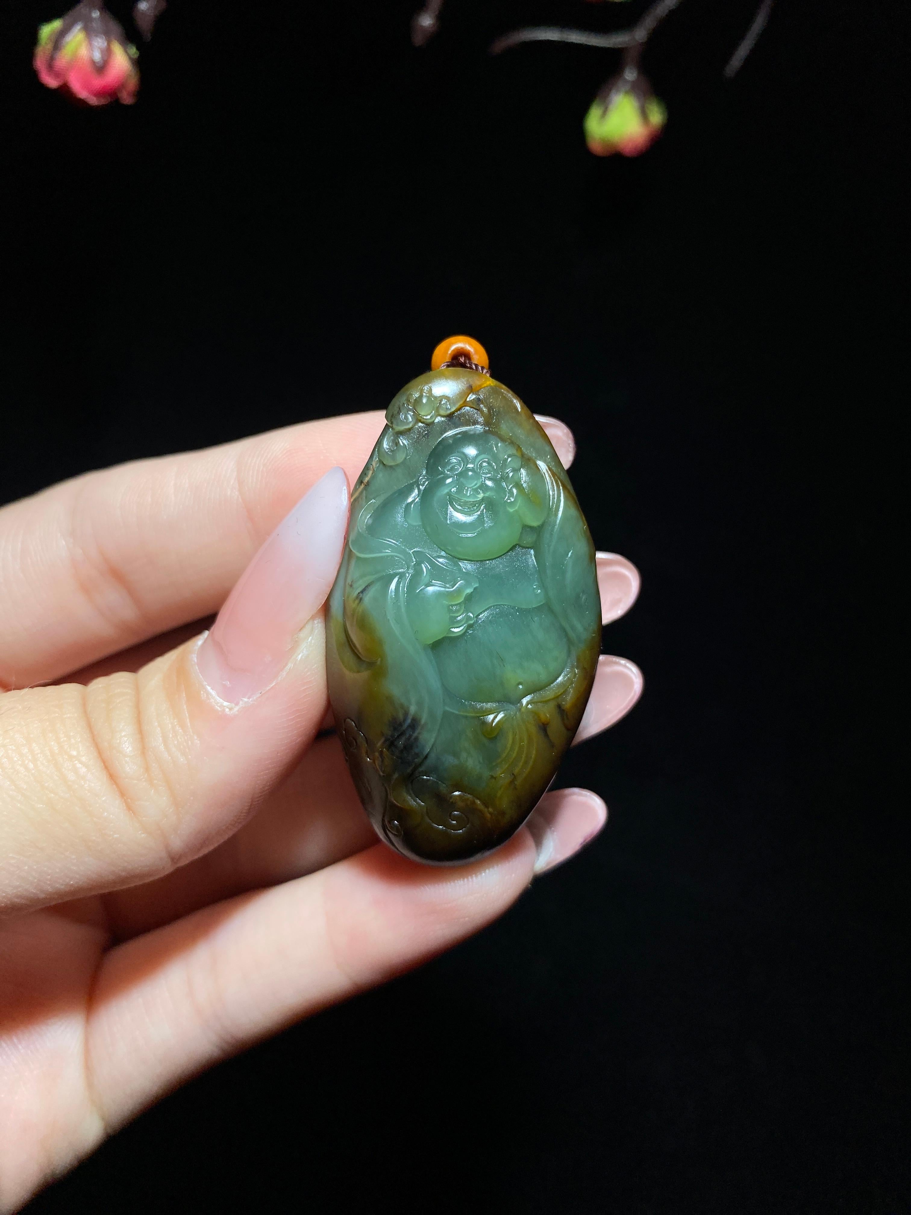 和田玉籽料沙枣青佛公挂件（23.2g）