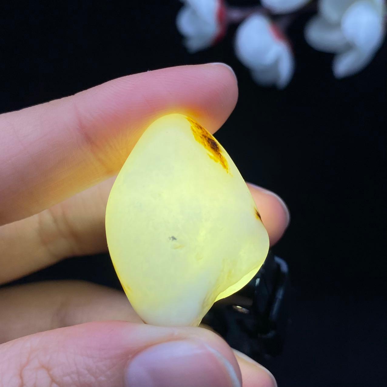 【超值推荐】和田玉黄皮籽料（14.5g）