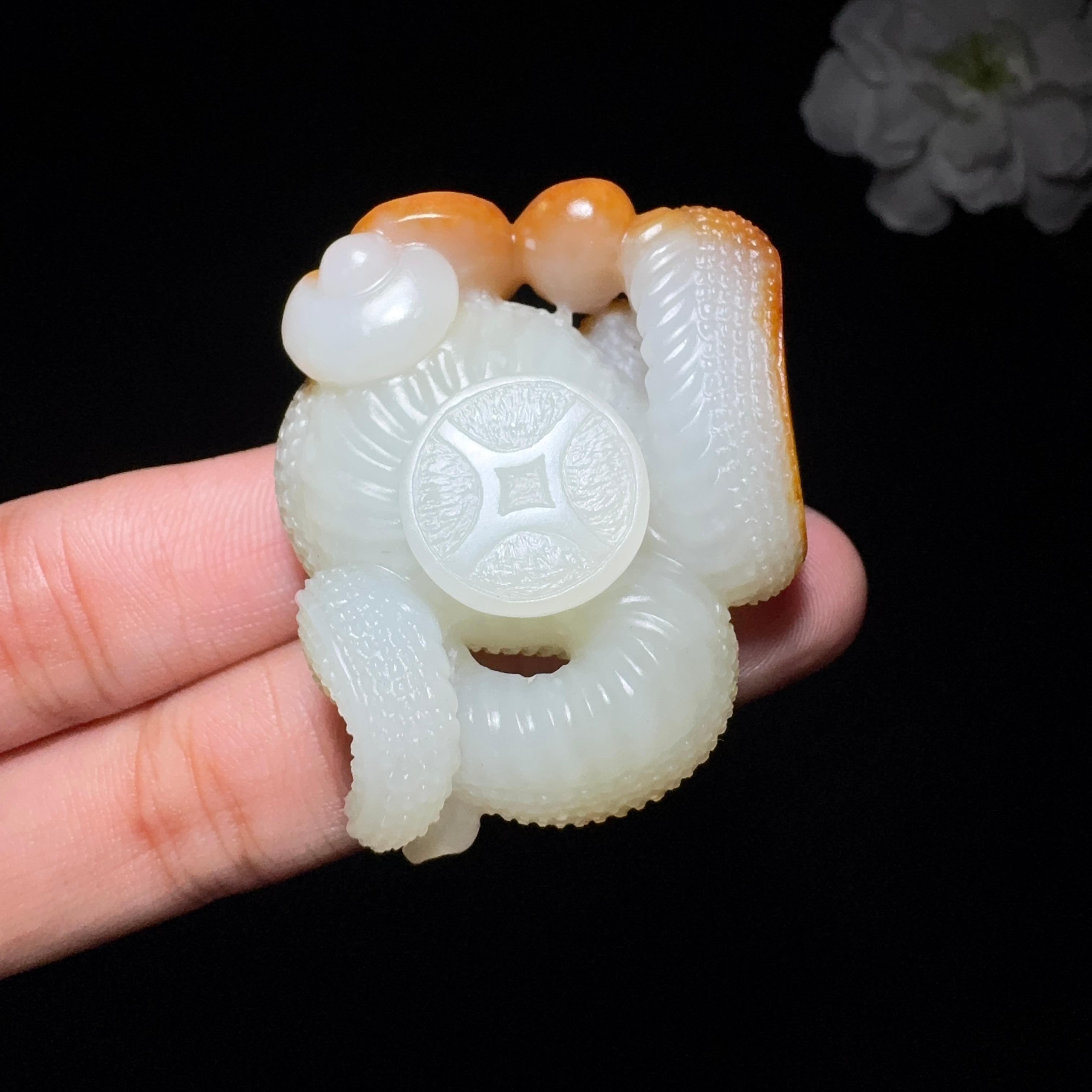 精品特色和田玉籽料挂件腰缠万贯（33.8g）