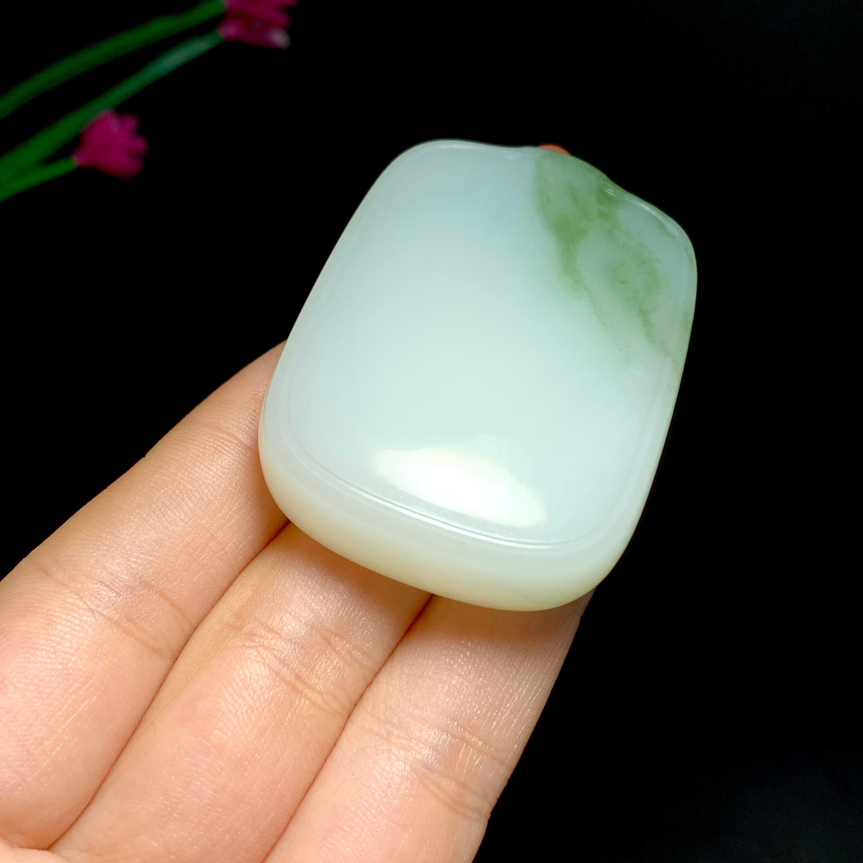 精品和田玉带翠平安无事牌（72.8g）