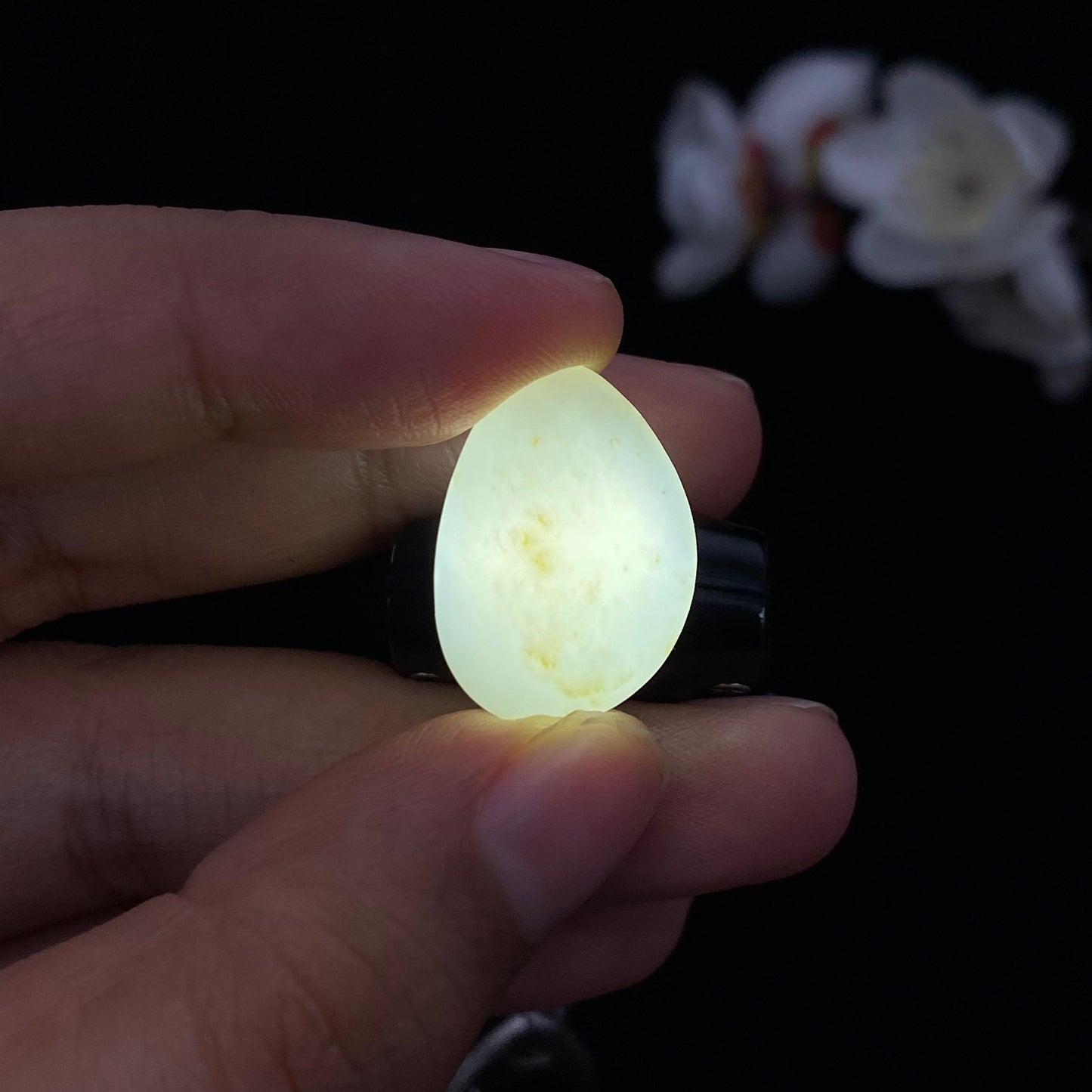 和田玉-白玉籽料原石（3.9g）