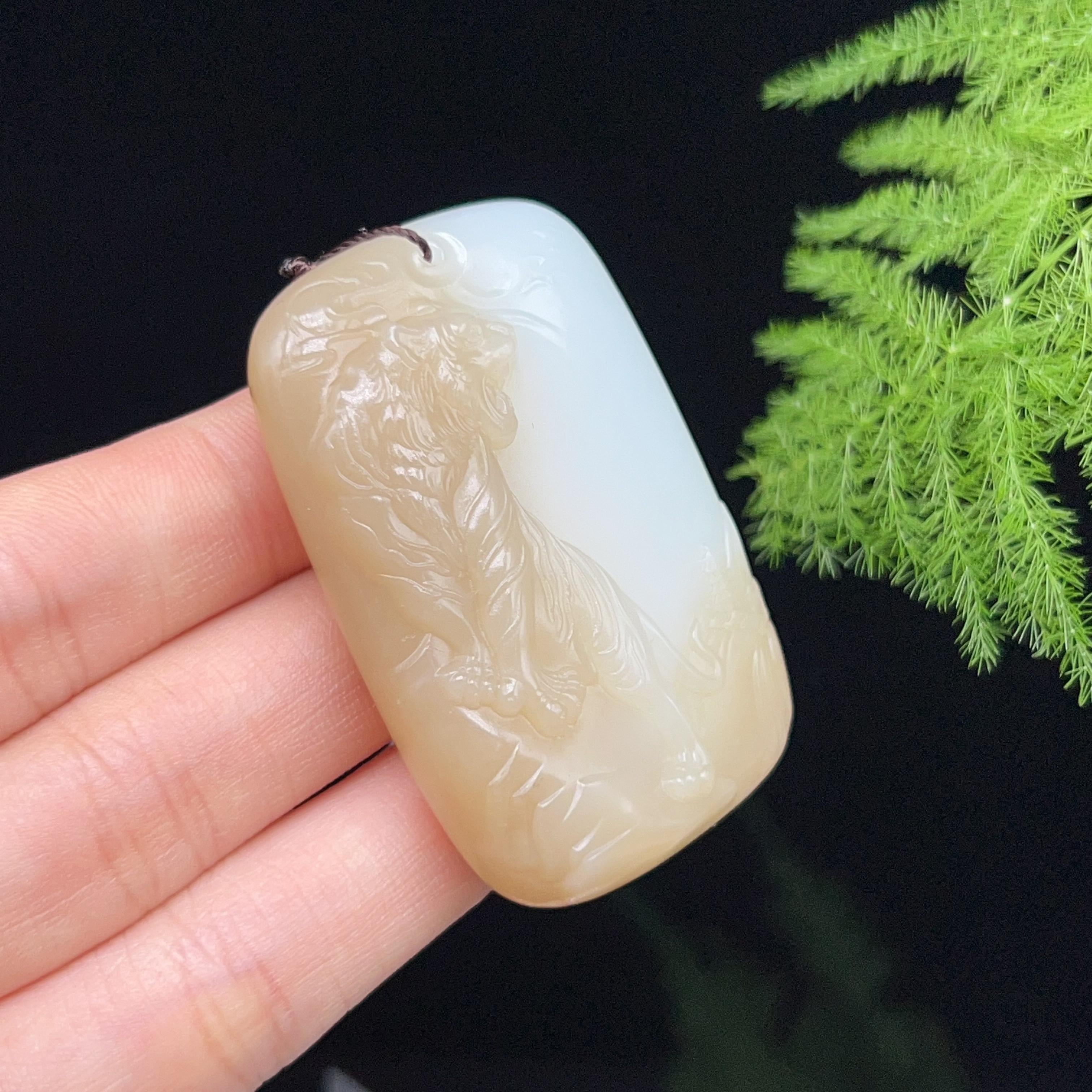 和田玉羊脂白玉糖白生肖虎牌（44.2g）