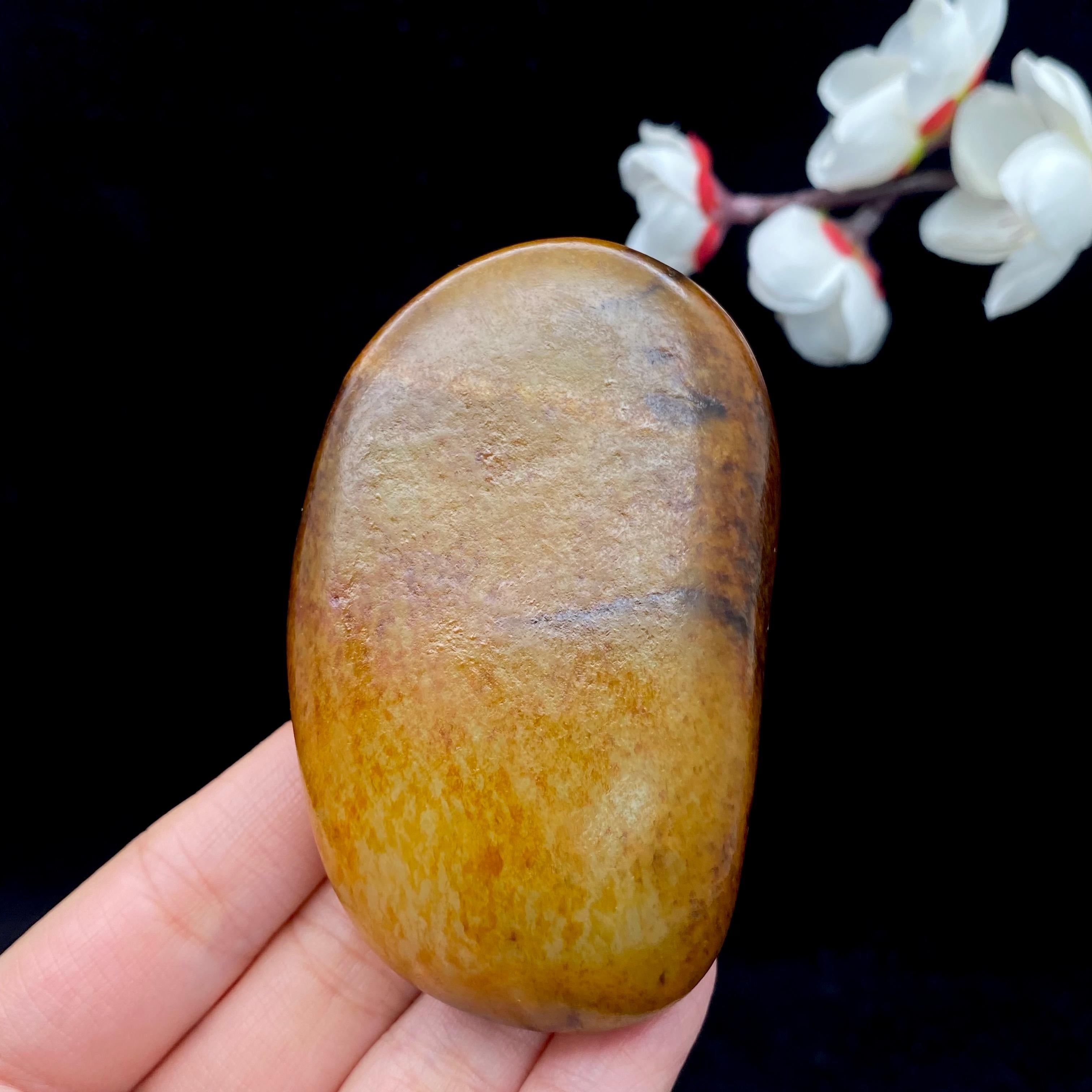 和田玉洒红皮籽料原石（163.3g）