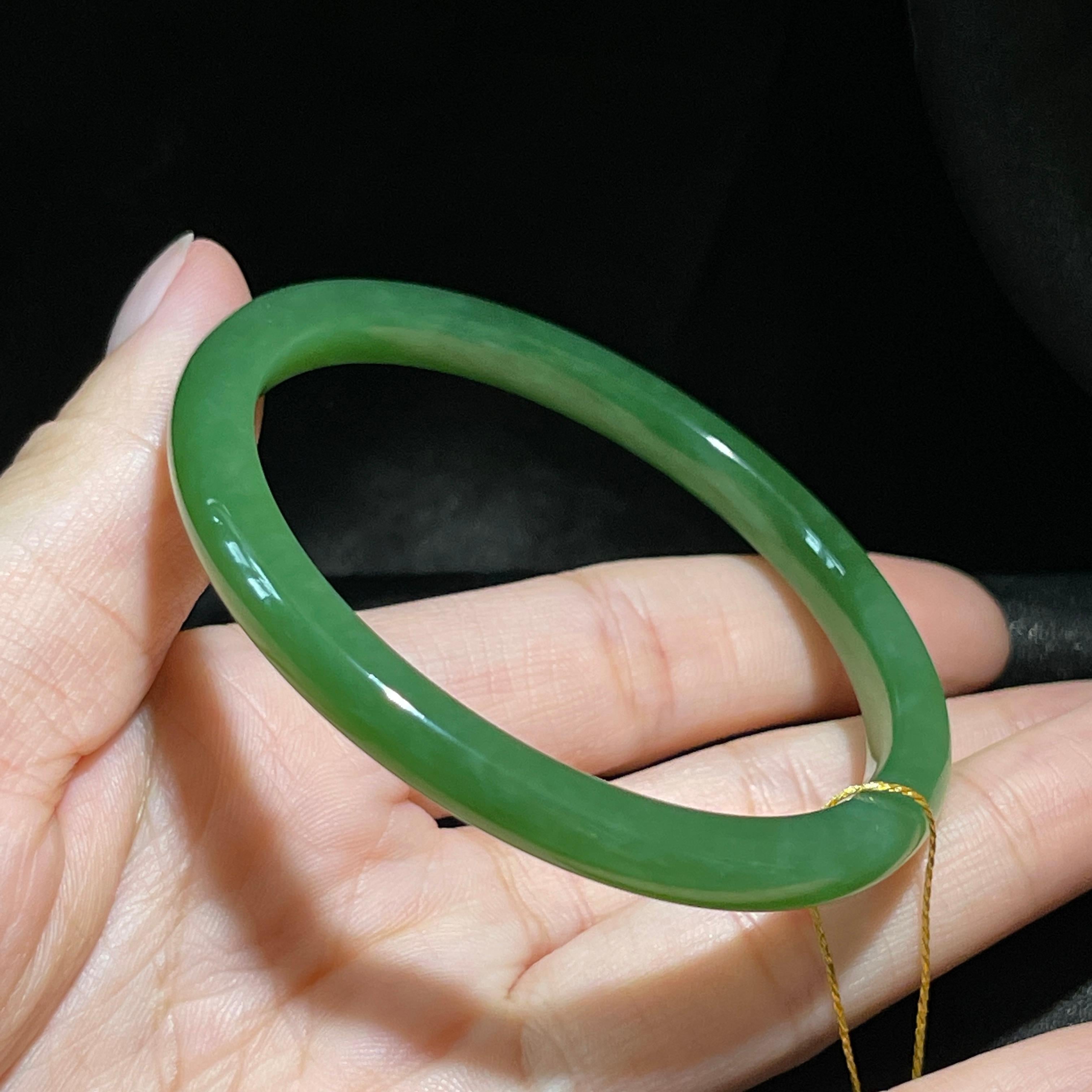 和田玉碧玉冰底阳绿手镯（18.1g）