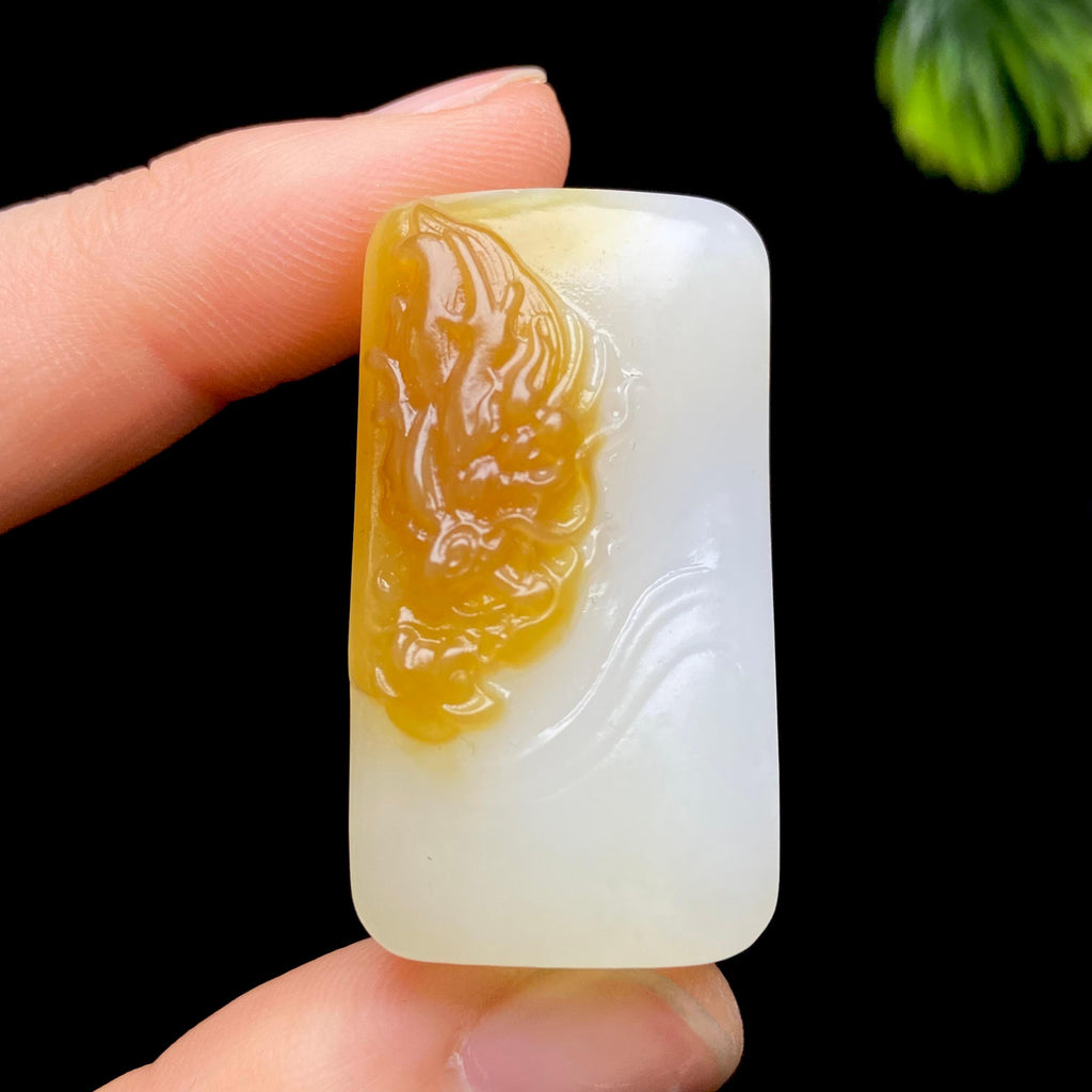 和田玉且末金山糖白龙行天下（26.4g）