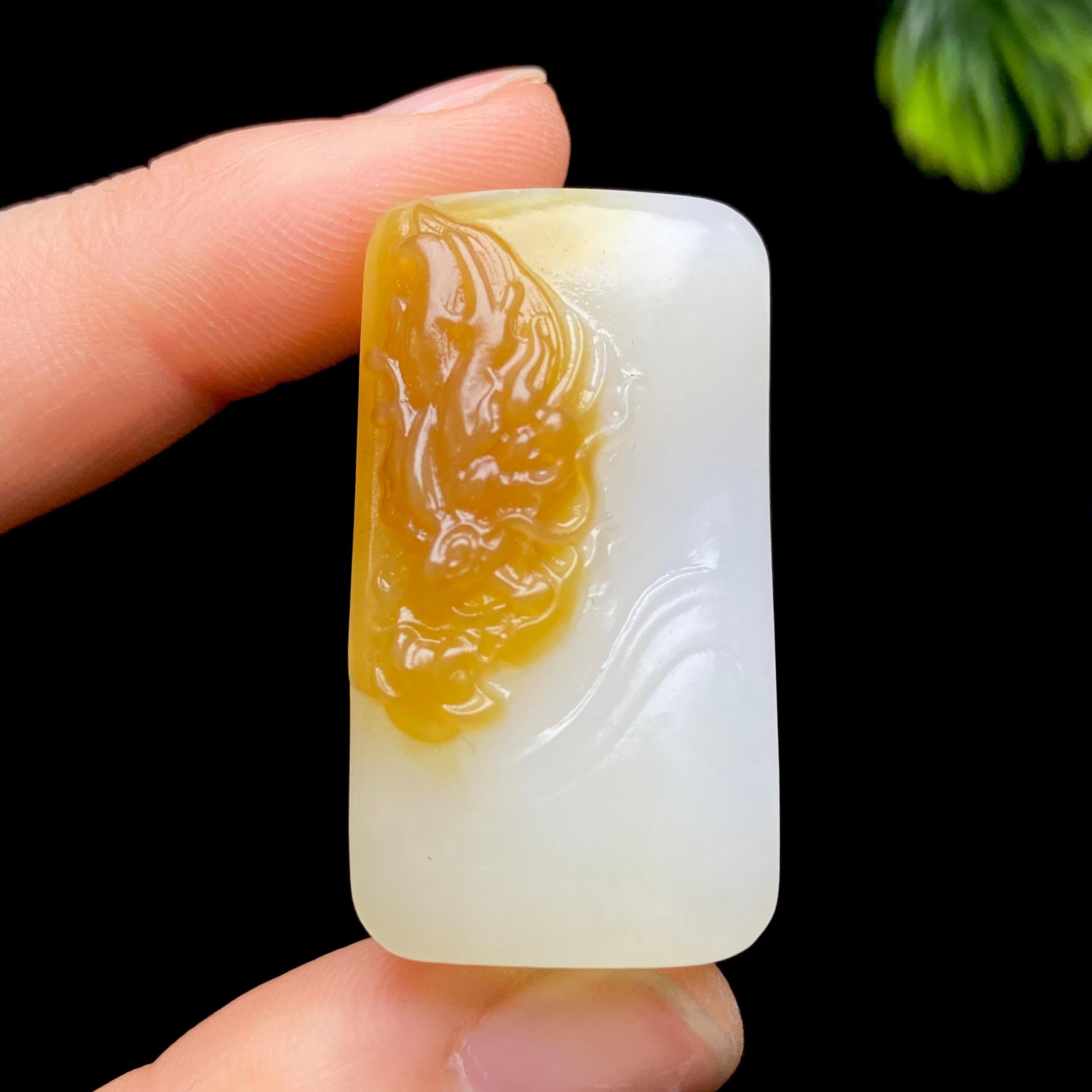 和田玉且末金山糖白龙行天下（26.4g）