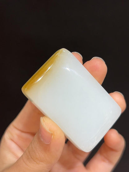 和田玉且末料糖羊脂玉平安无事牌（34.8g）
