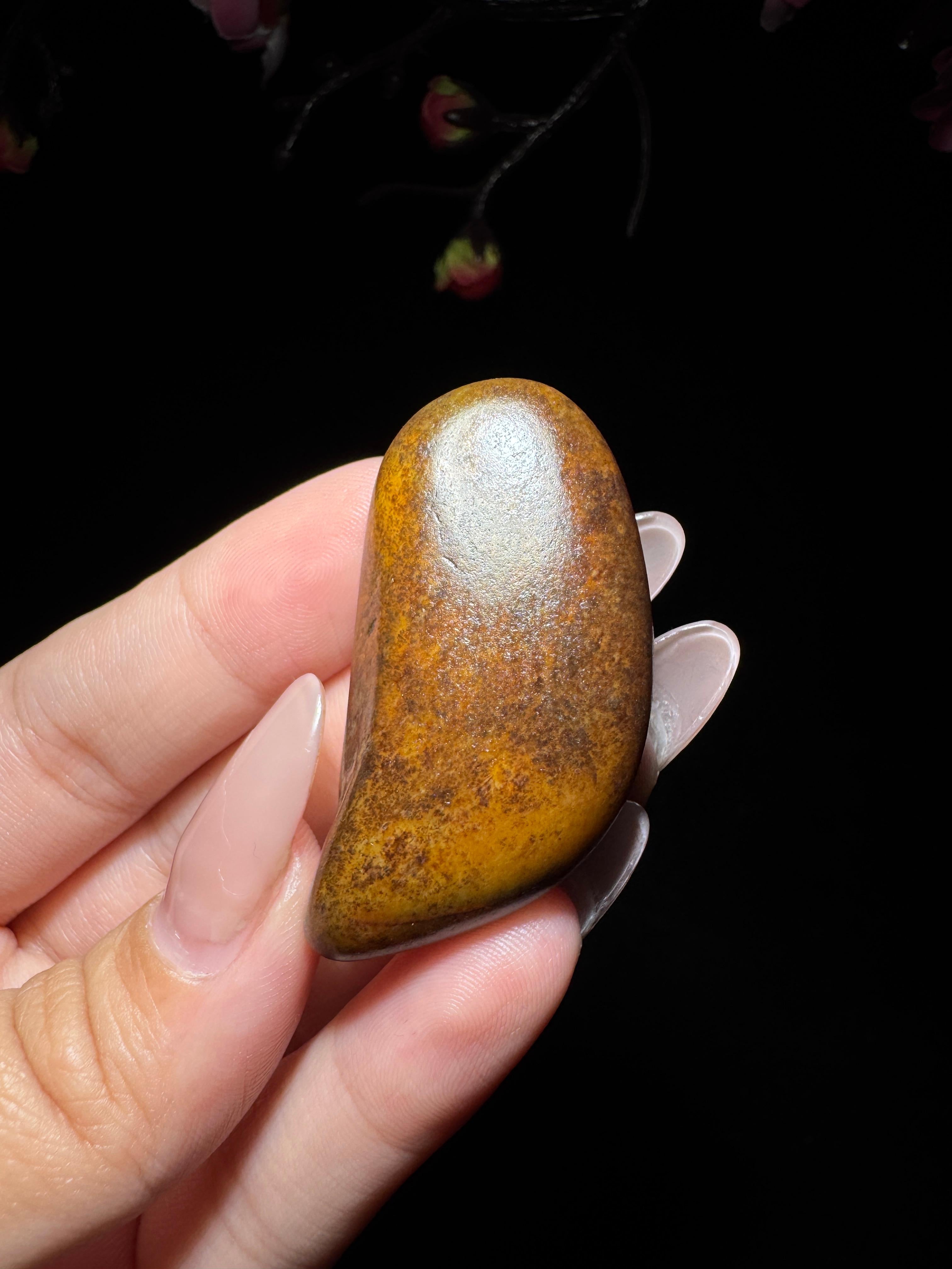 和田玉秋梨皮籽料原石（16.4g）