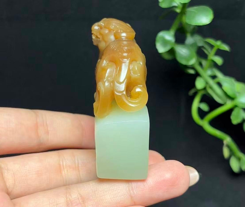 新疆和田玉且末料貔貅印章（102.3g）