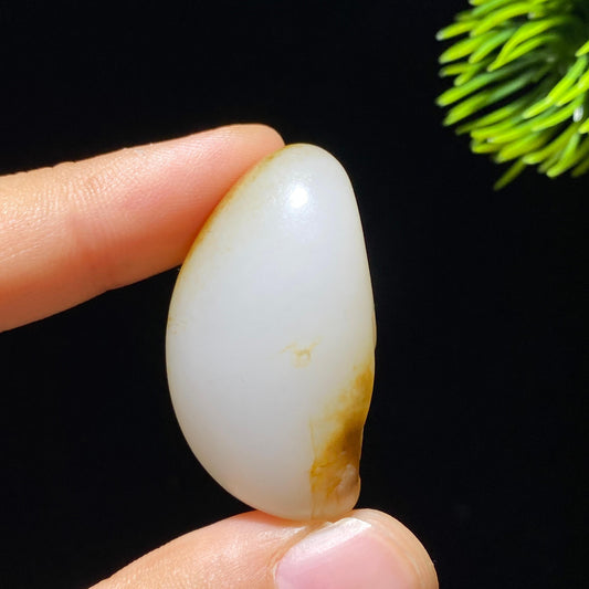 和田玉白玉秋梨皮籽料原石（21.7g）