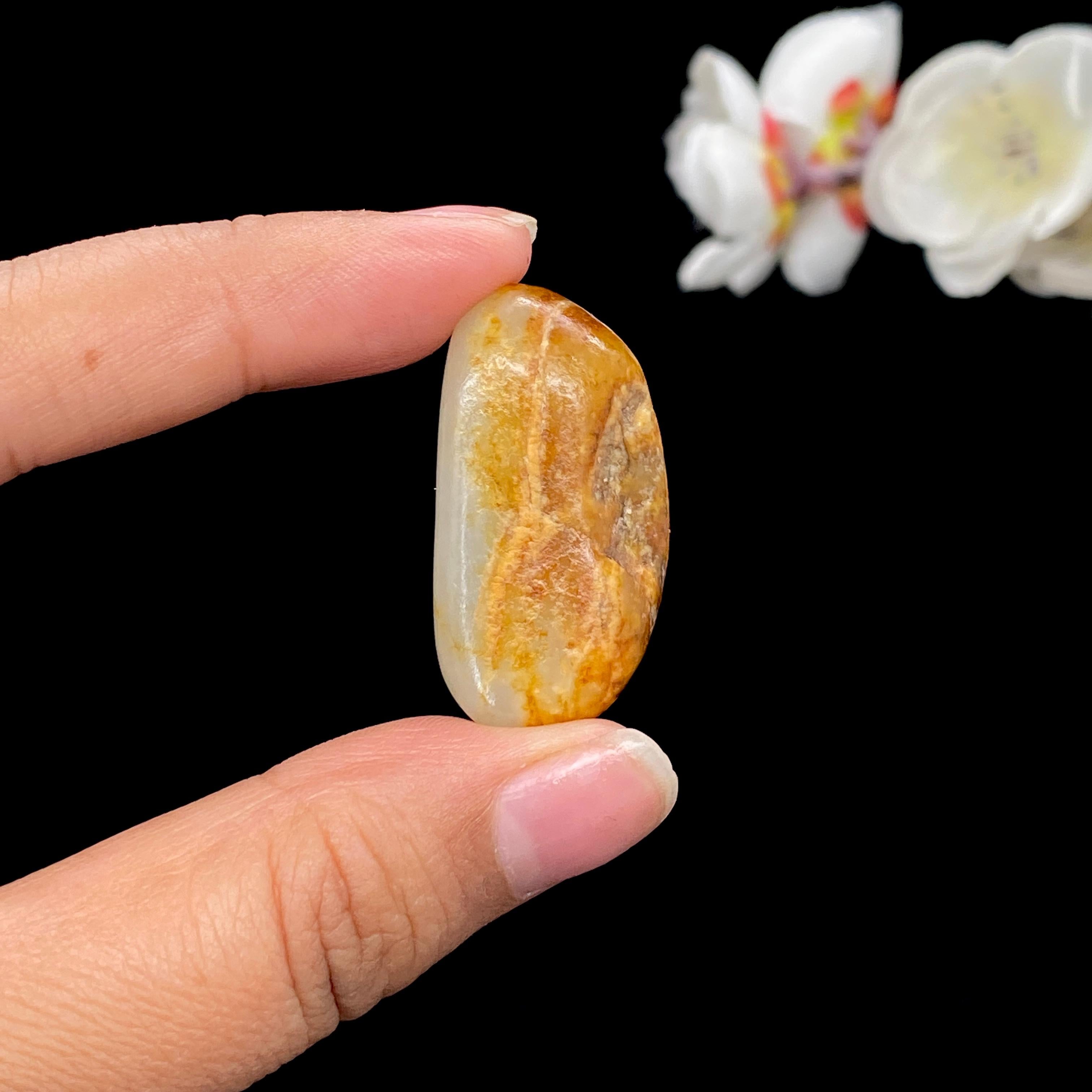 和田玉聚黄皮籽料挂件（16.2g）
