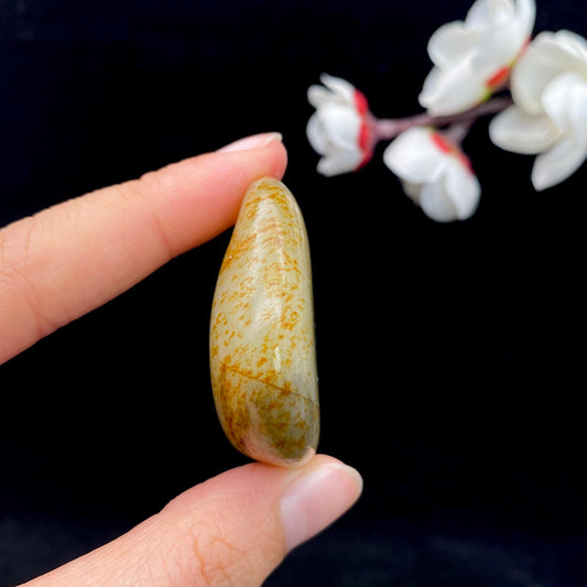 和田玉洒红皮籽料挂件（40.2g）