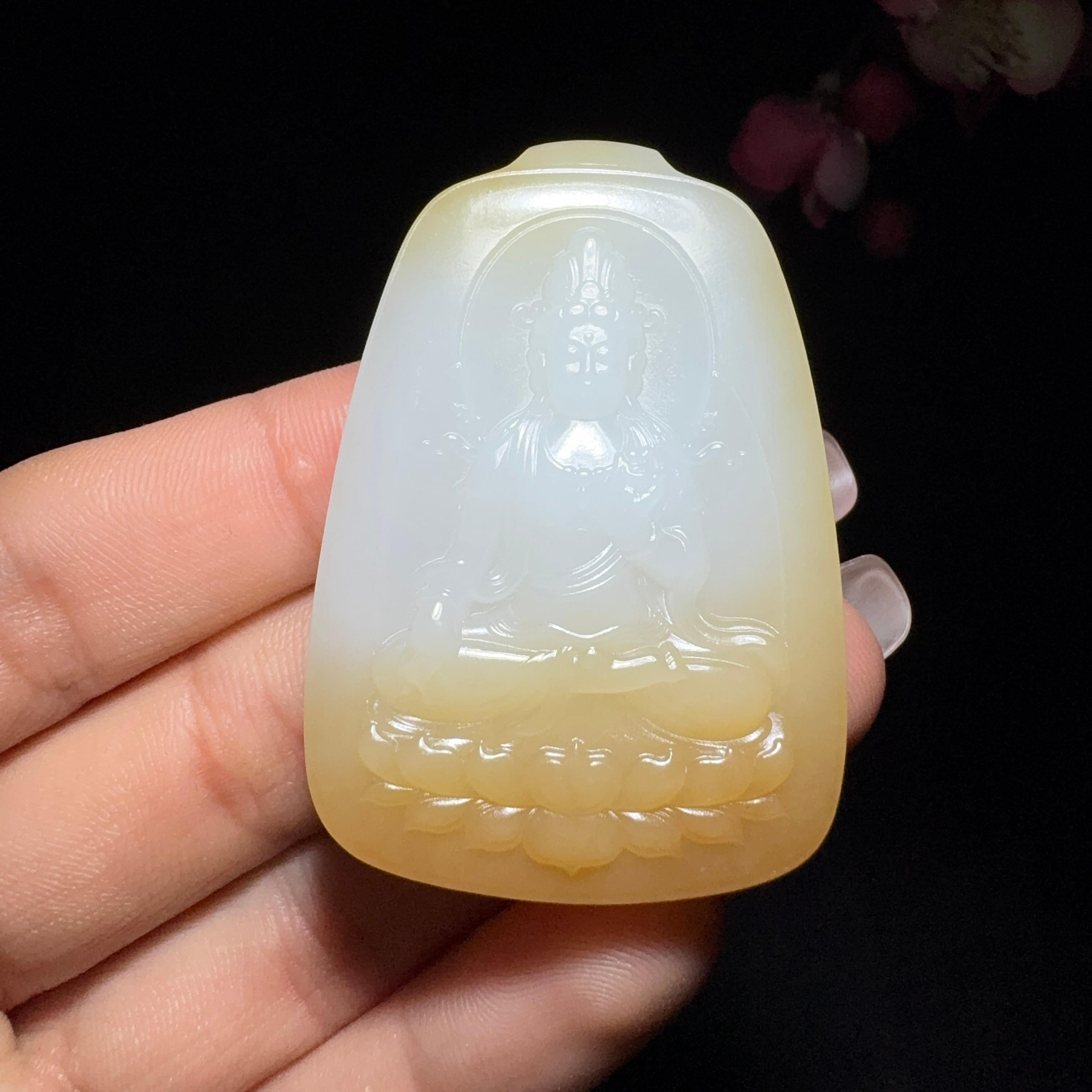 和田玉糖白挂件莲花观音（37.8g）