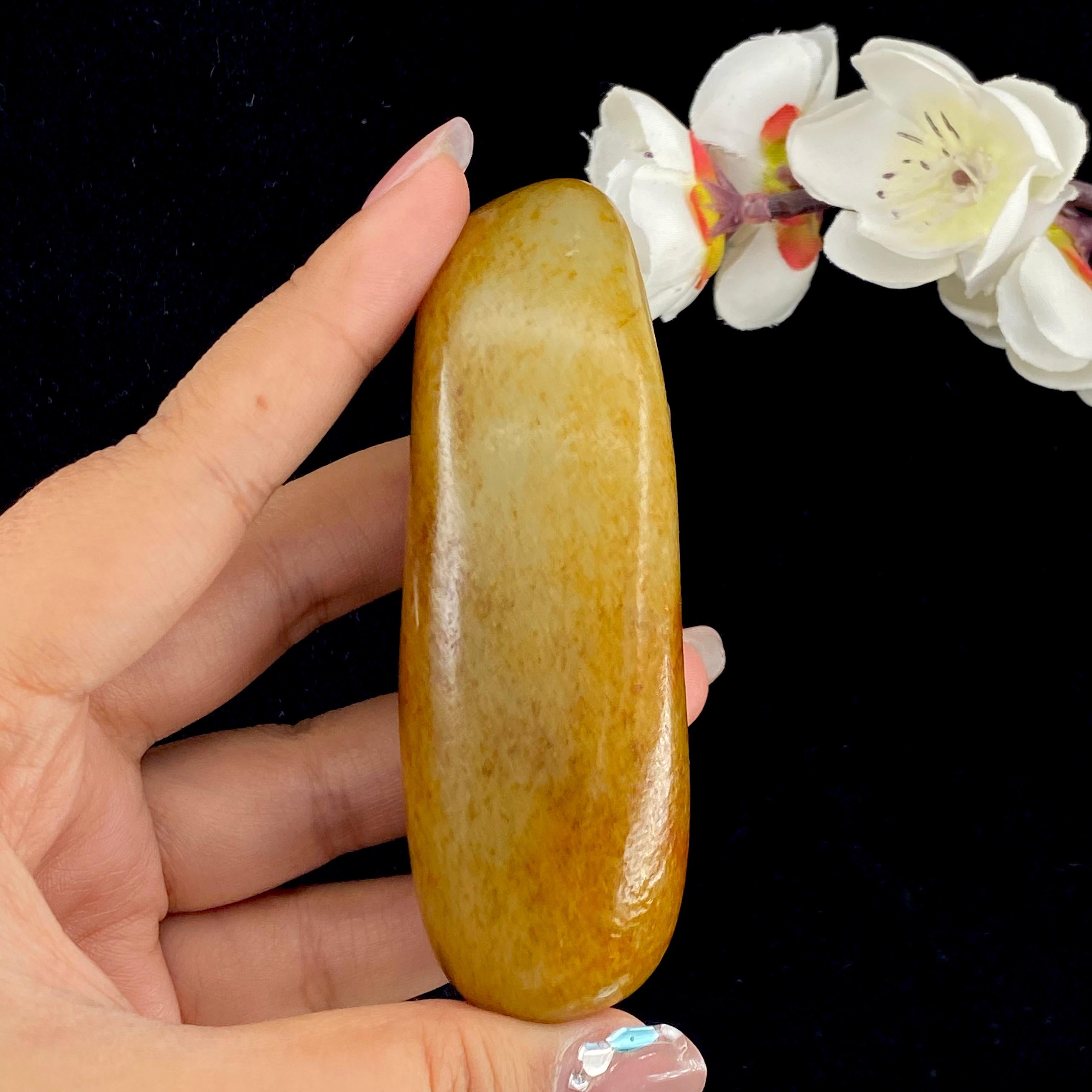 和田玉洒红皮籽料手把件（206.4g）